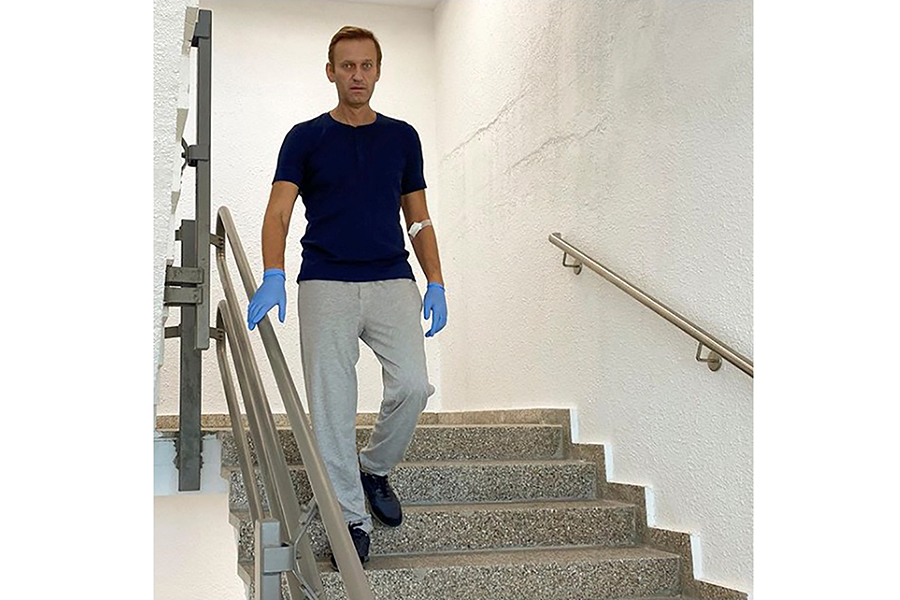 নিজের হাঁটার ছবি পোস্ট করেছেন নাভালনি