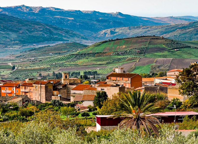 মাত্র ১০০ টাকায় ইতালিতে বাড়ি!