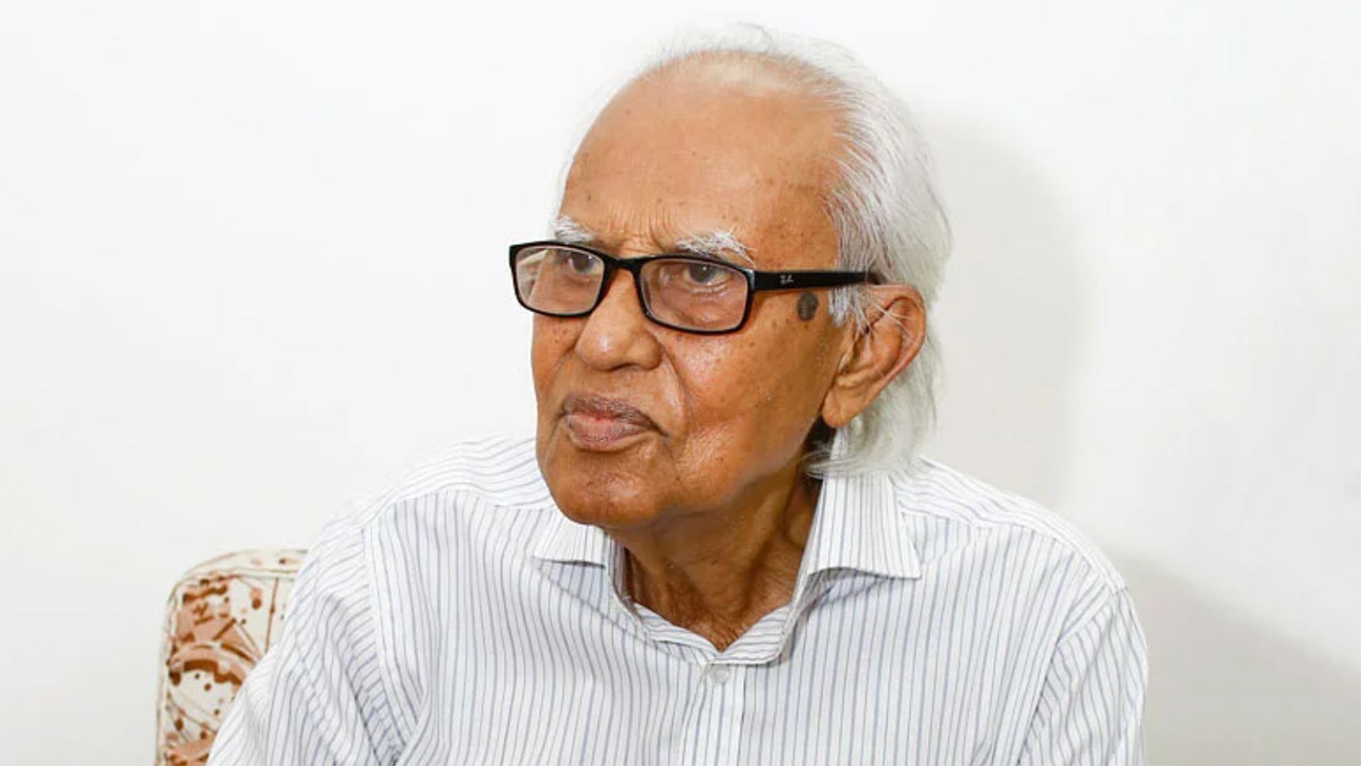 ‘আত্মহত্যা করতে চাই’ সংবাদে আমি বিব্রত: আহমদ রফিক