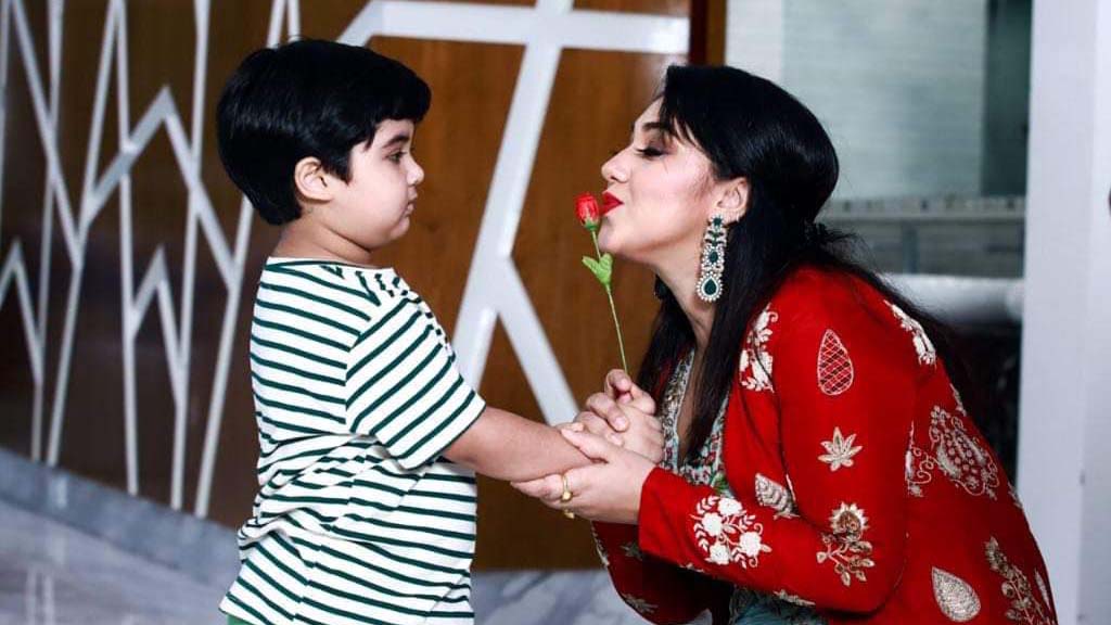 ‘এতো পরিশ্রম না করে জয়কে নিয়ে বিদেশে চলে যান’