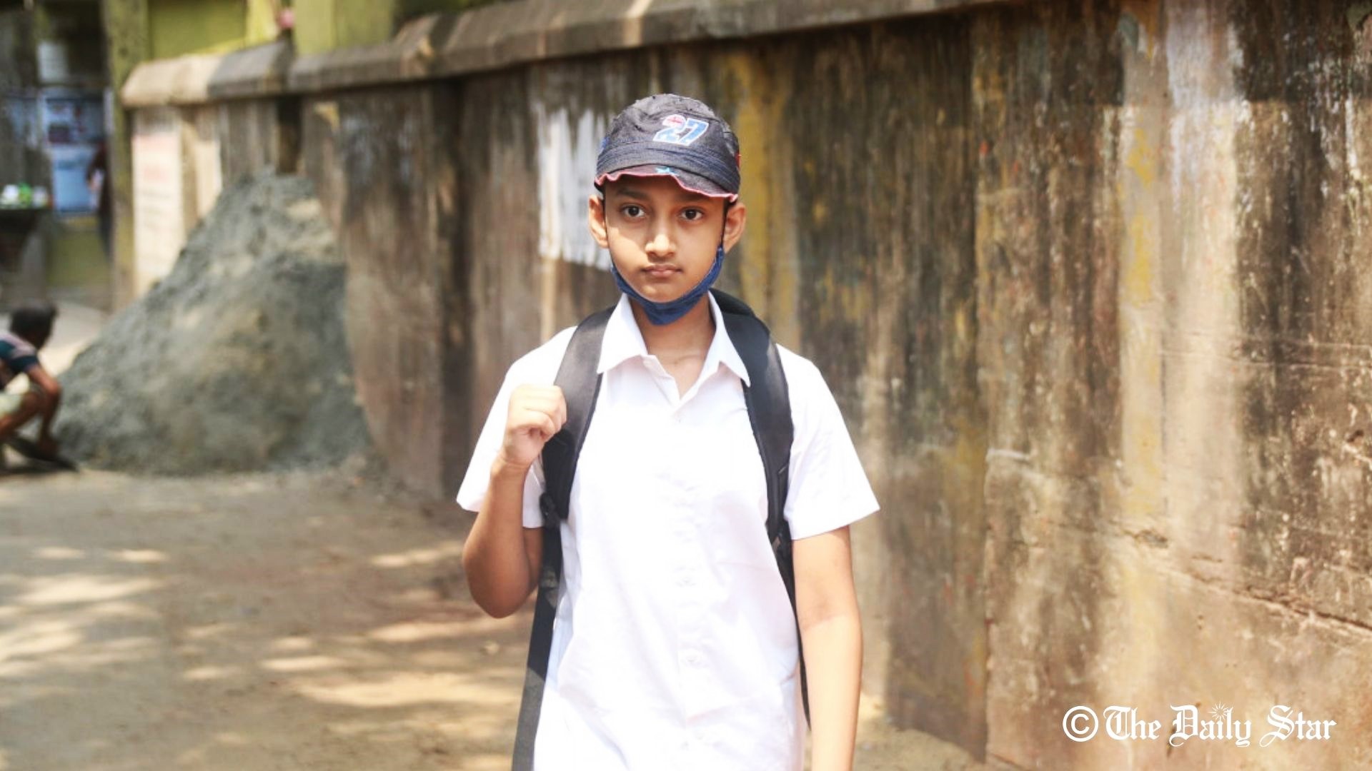 ১৯ দিন পর স্কুলে গেল শিক্ষক হৃদয় চন্দ্র মণ্ডলের ছেলে শ্রেষ্ঠ মণ্ডল