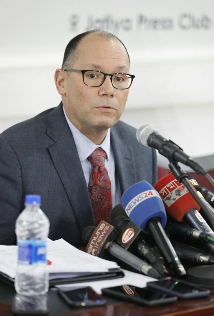 পিটার হাসকে পেটানোর হুমকি: আ. লীগ নেতার বিরুদ্ধে মামলা সরাসরি খারিজ