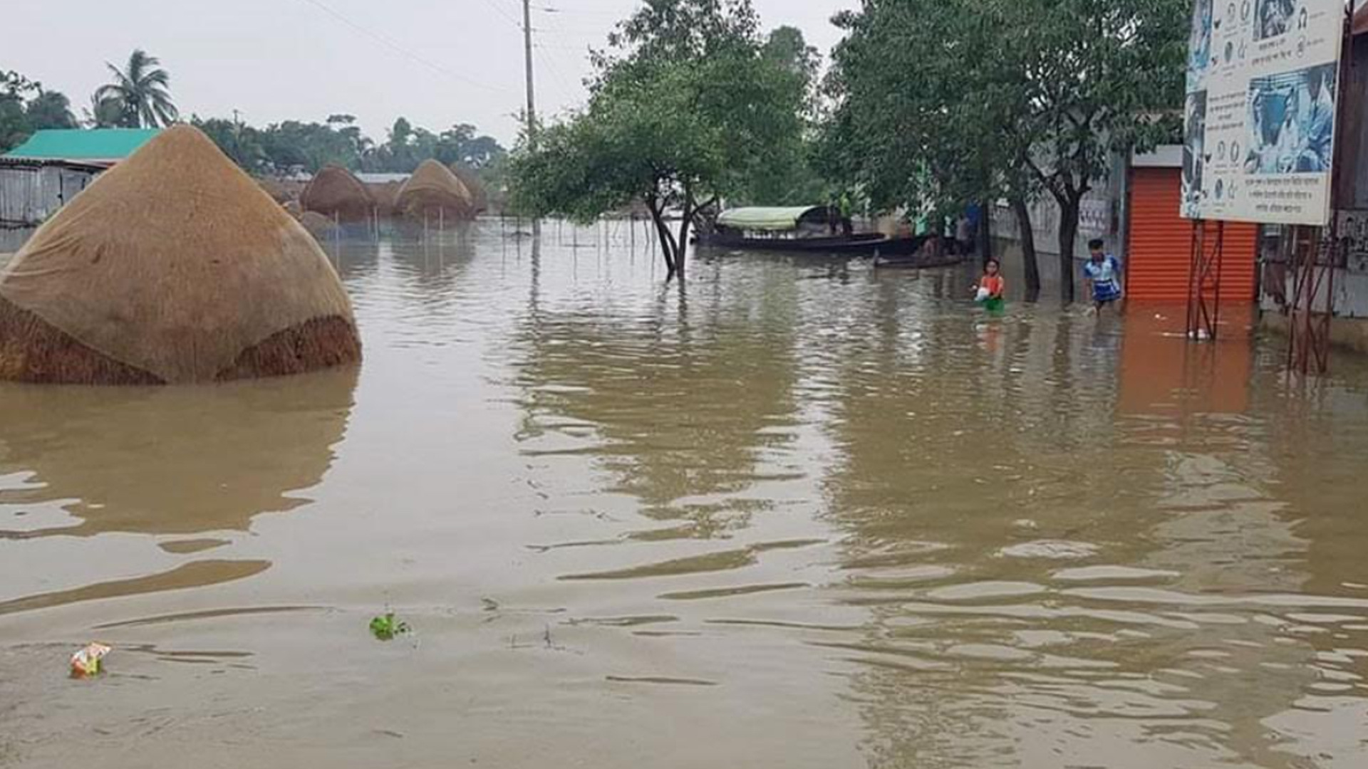 কিশোরগঞ্জে প্রায় ১ লাখ মানুষ পানিবন্দি