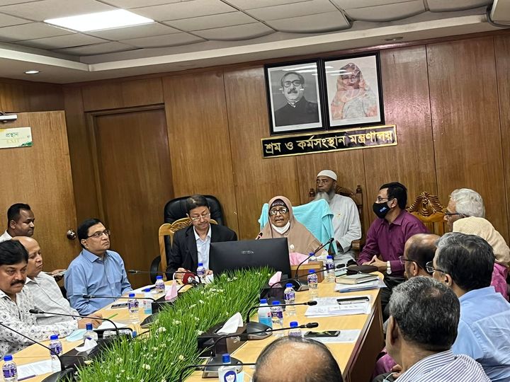 আগামীকাল থেকে রাত ৮টায় মার্কেট, শপিংমল বন্ধ