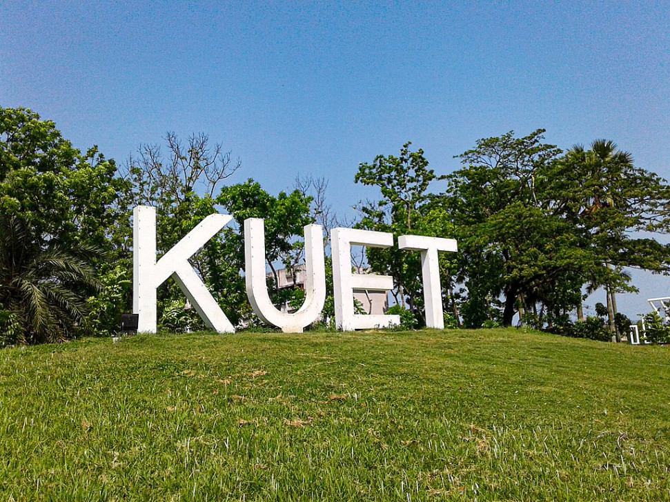 কুয়েট শিক্ষার্থীদের ওপর হামলা: অজ্ঞাতনামা ৪০০-৫০০ জনের বিরুদ্ধে প্রশাসনের মামলা