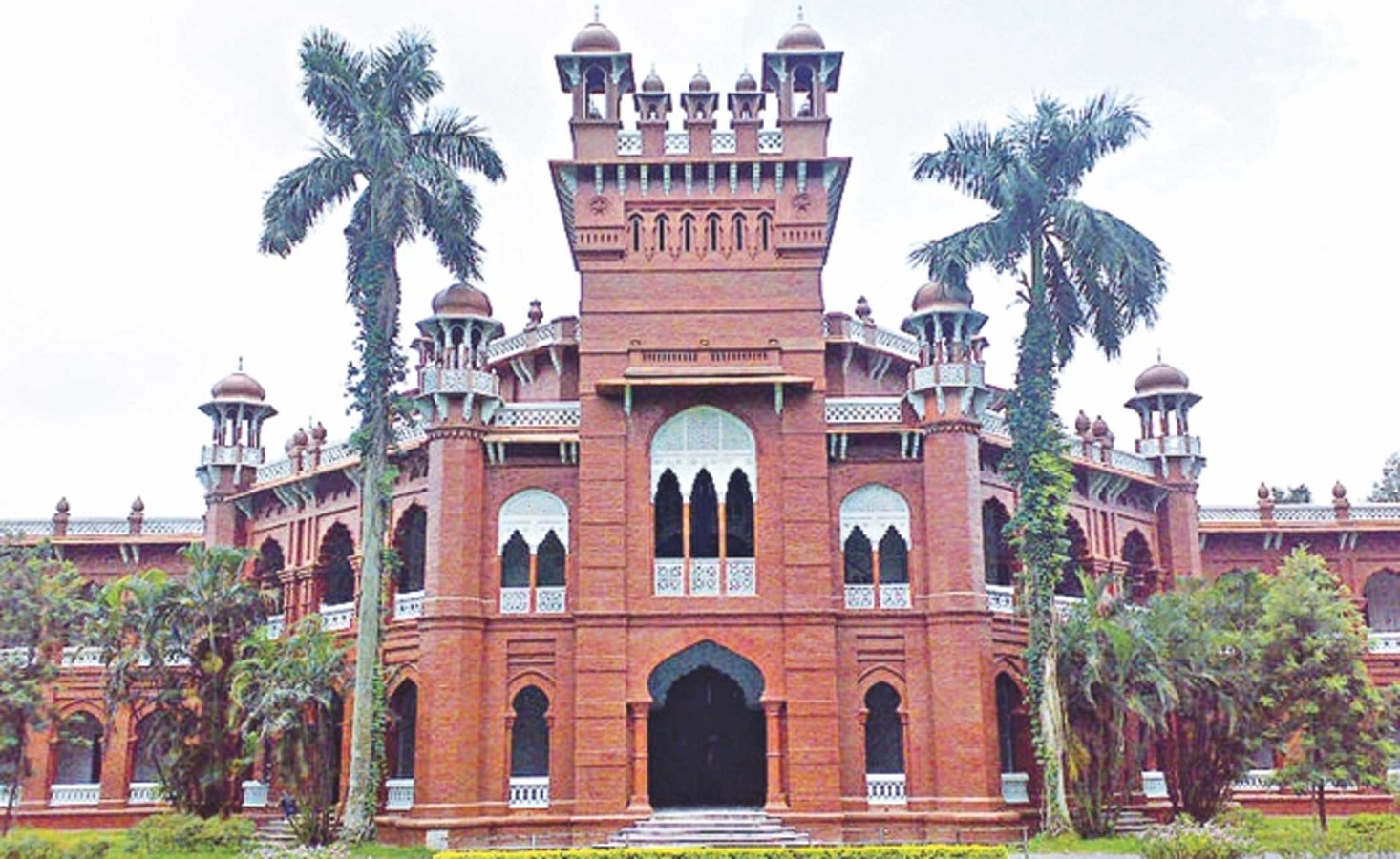 বিশ্ববিদ্যালয়ে ছাত্রীদের ওপর ‘মোরাল পুলিশিং’ আর কত?