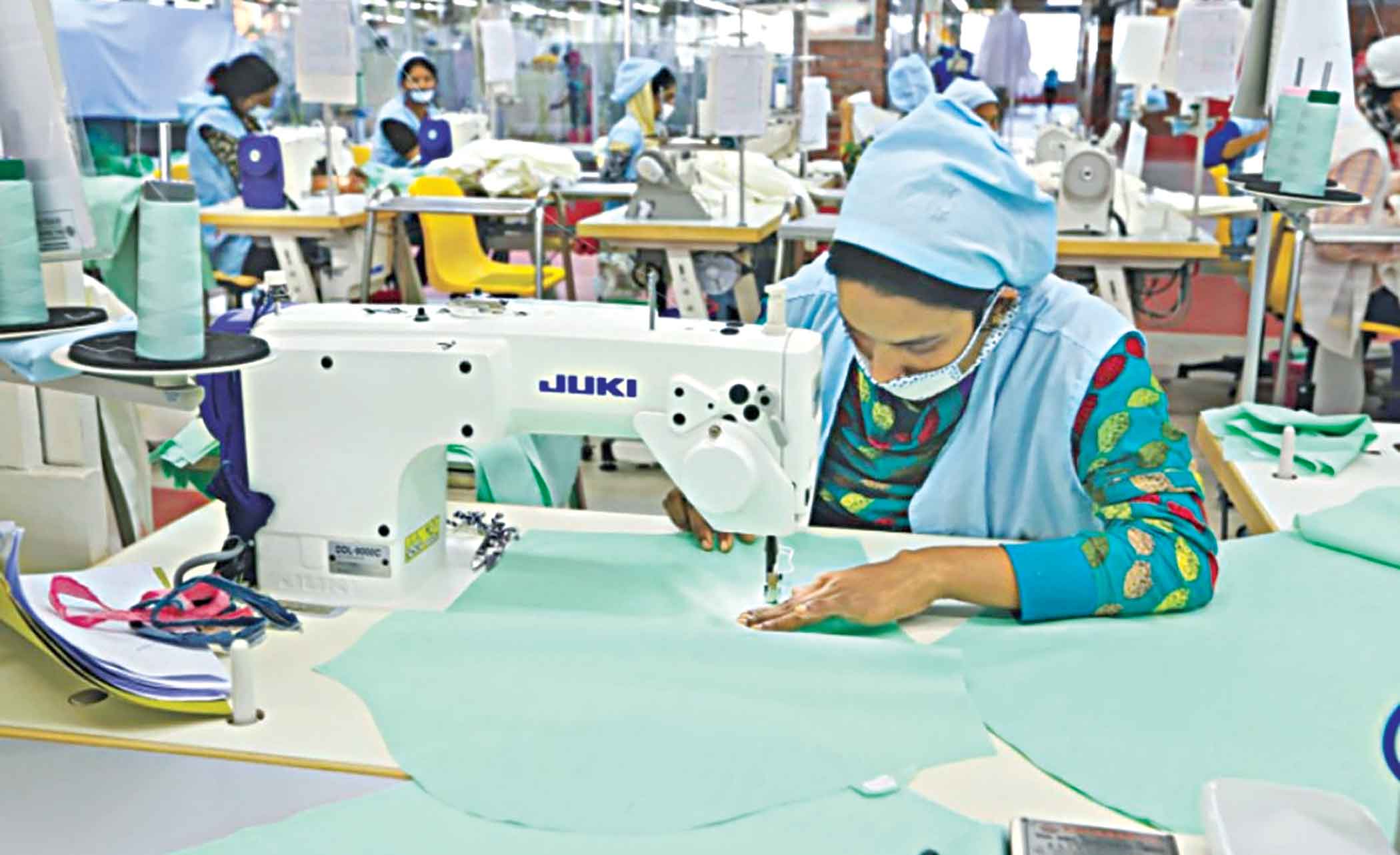 জ্বালানি তেলের দাম বাড়ায় ঝুঁকিতে তৈরি পোশাক শিল্প