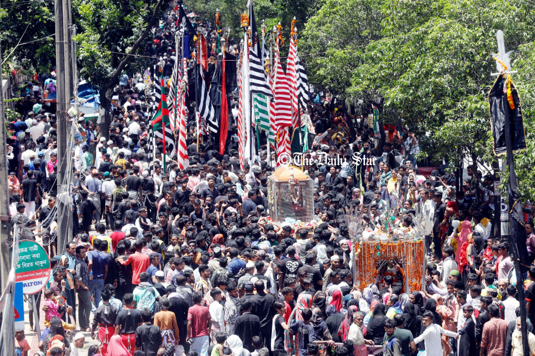 পবিত্র আশুরা: শোকের ঐতিহ্য ও সংস্কৃতির মেলবন্ধন