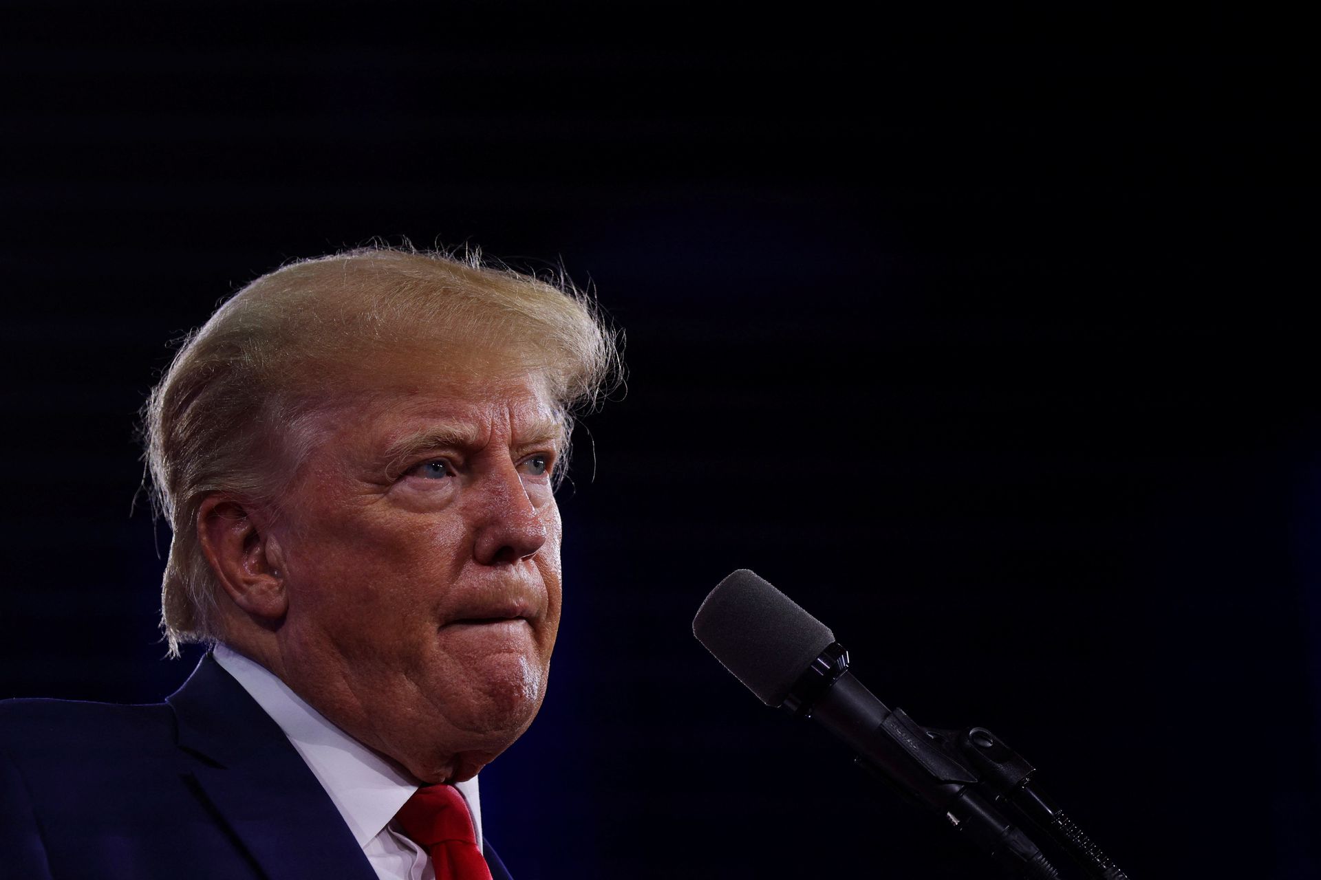 ট্রাম্পের ফ্লোরিডার বাড়িতে এফবিআইয়ের তল্লাশি