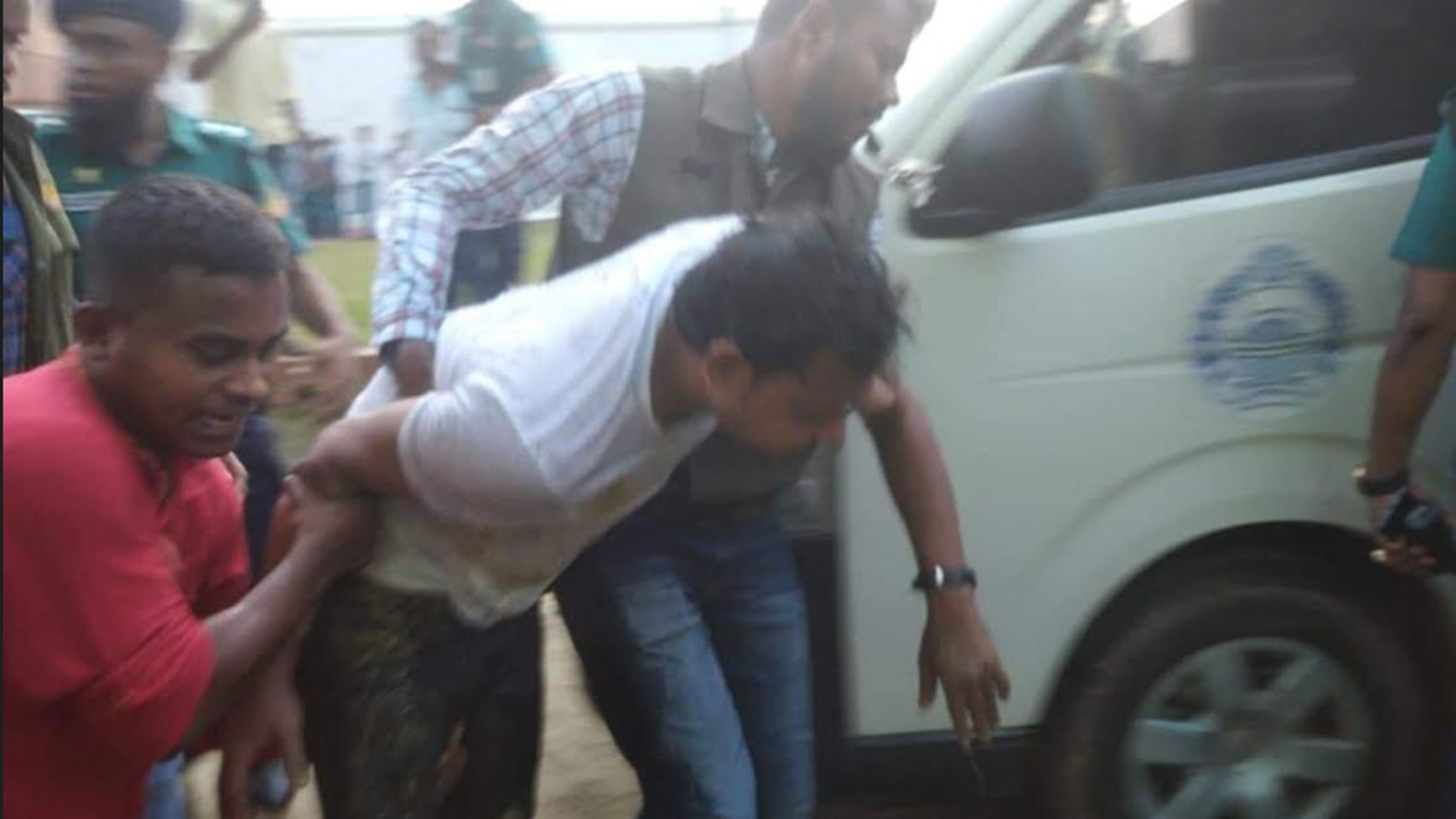 গাজীপুর পুলিশ লাইনসে গ্যাস বেলুন বিস্ফোরণে আবু হেনা রনিসহ দগ্ধ ৫