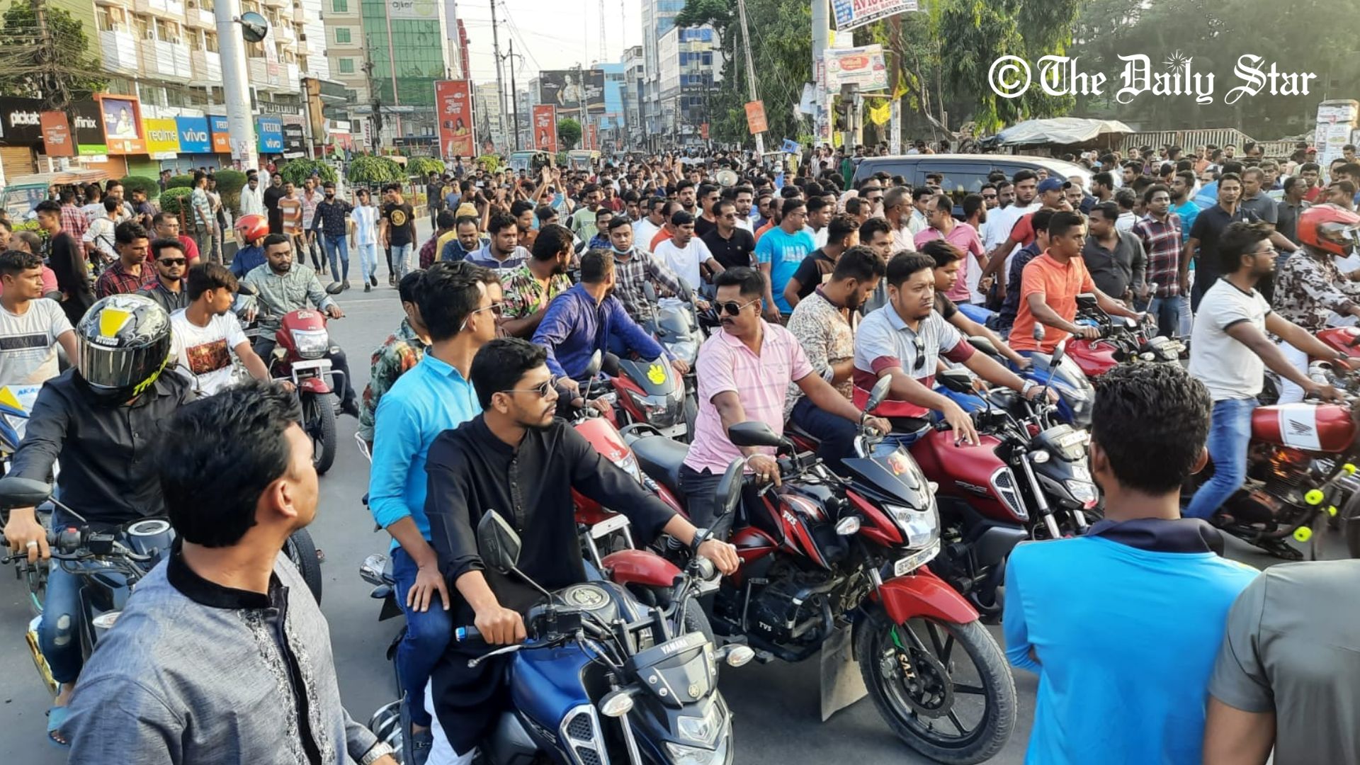 বিএনপির সমাবেশের আগের দিন খুলনায় আ. লীগের মোটরসাইকেল মহড়া