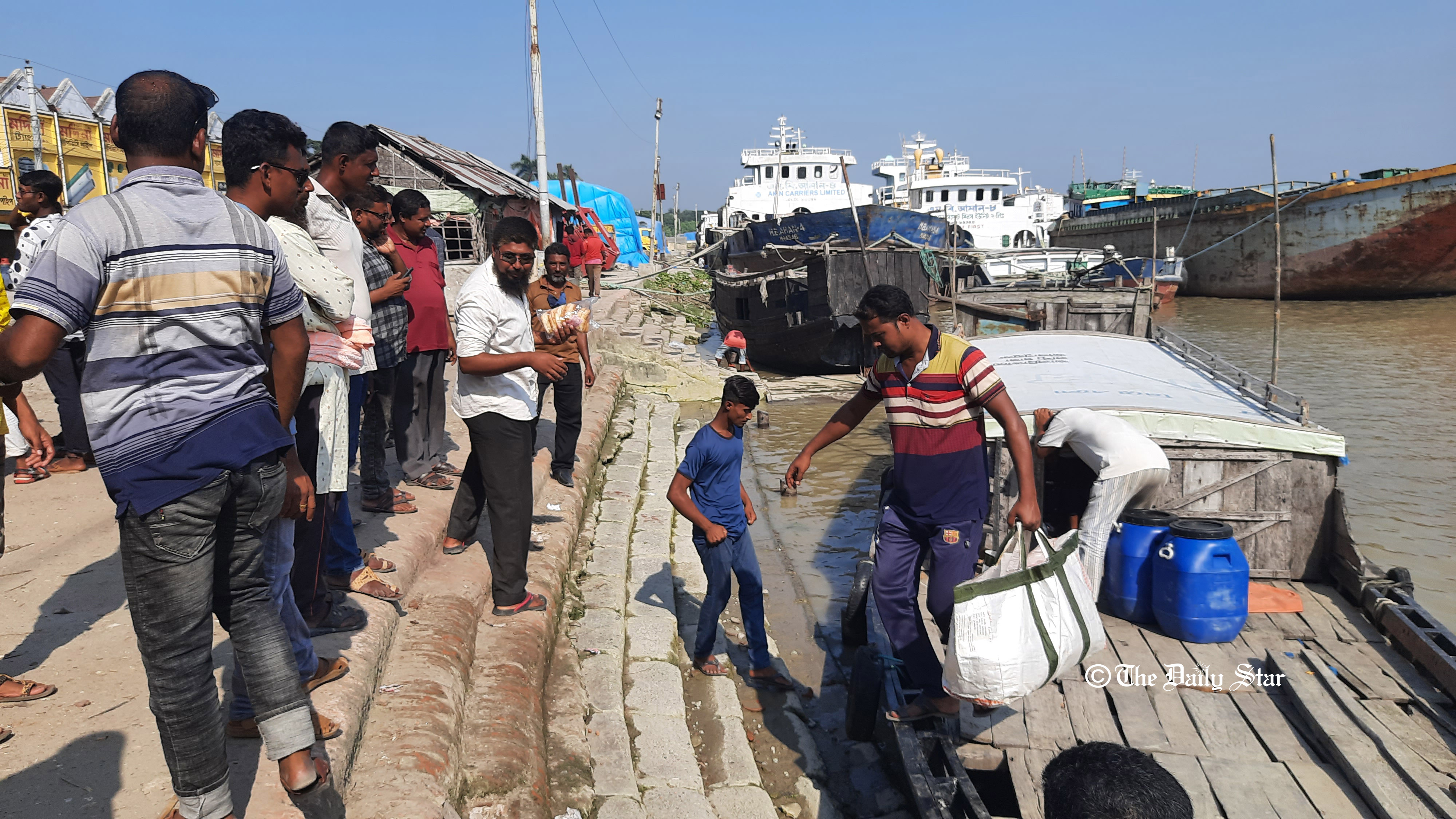 বিএনপি নেতা-কর্মীদের খাবার ছিনিয়ে নেওয়ার অভিযোগ আ. লীগের বিরুদ্ধে