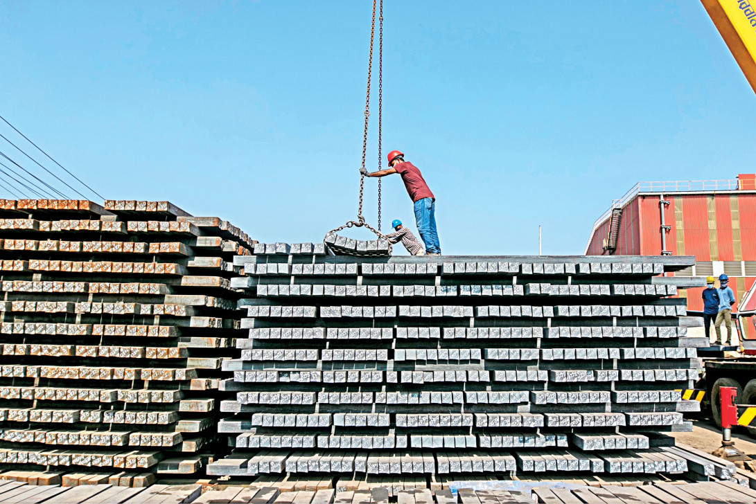 বিনিয়োগ বাড়ছে ইস্পাত শিল্পে, বাড়বে প্রতিযোগিতা