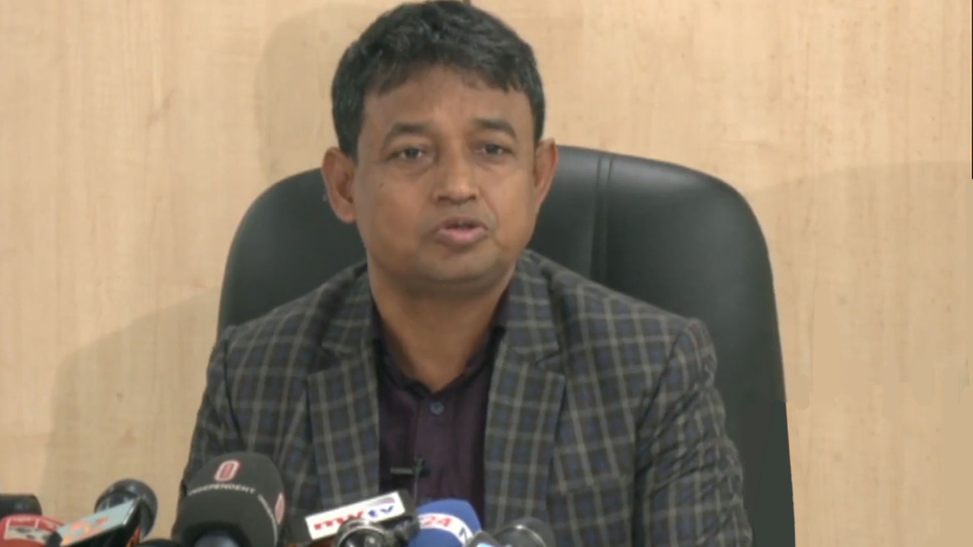 রাষ্ট্রপতির এপিএস আজিজুলই প্রথমে এডিসি হারুনের ওপর হামলা করেন: ডিবি প্রধান