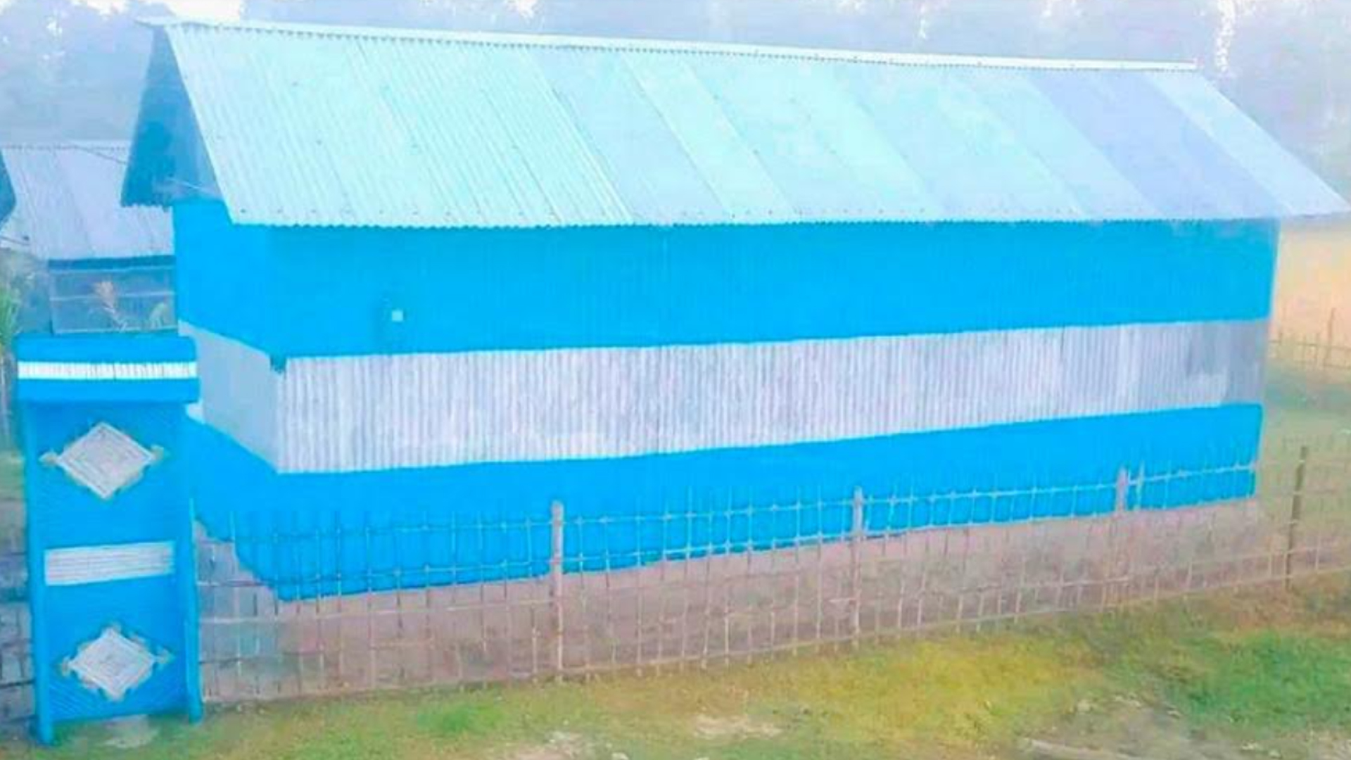 ধার করা টাকায় আর্জেন্টিনার পতাকার রঙে বাড়ি রাঙালেন বাবু