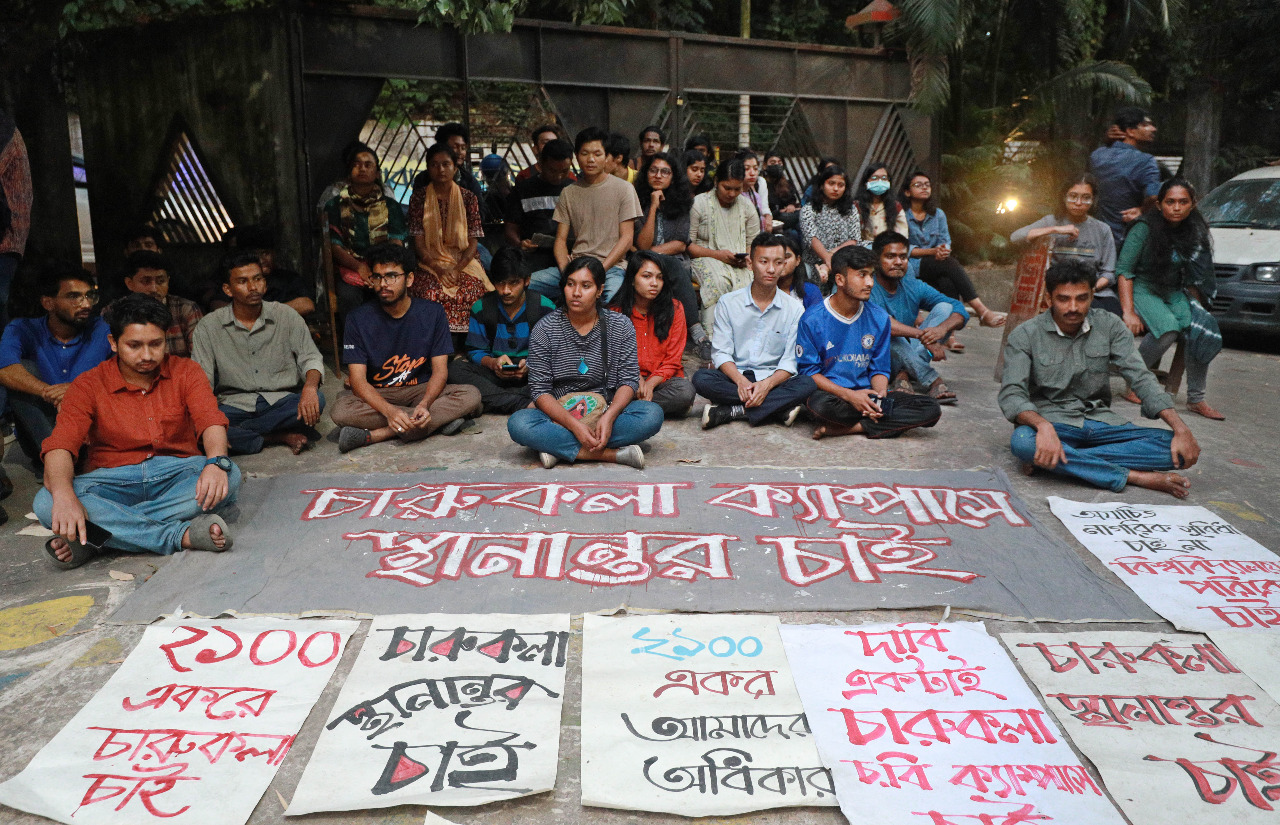 ক্যাম্পাসে ফেরার দাবিতে চবির চারুকলা শিক্ষার্থীদের আন্দোলন অব্যাহত