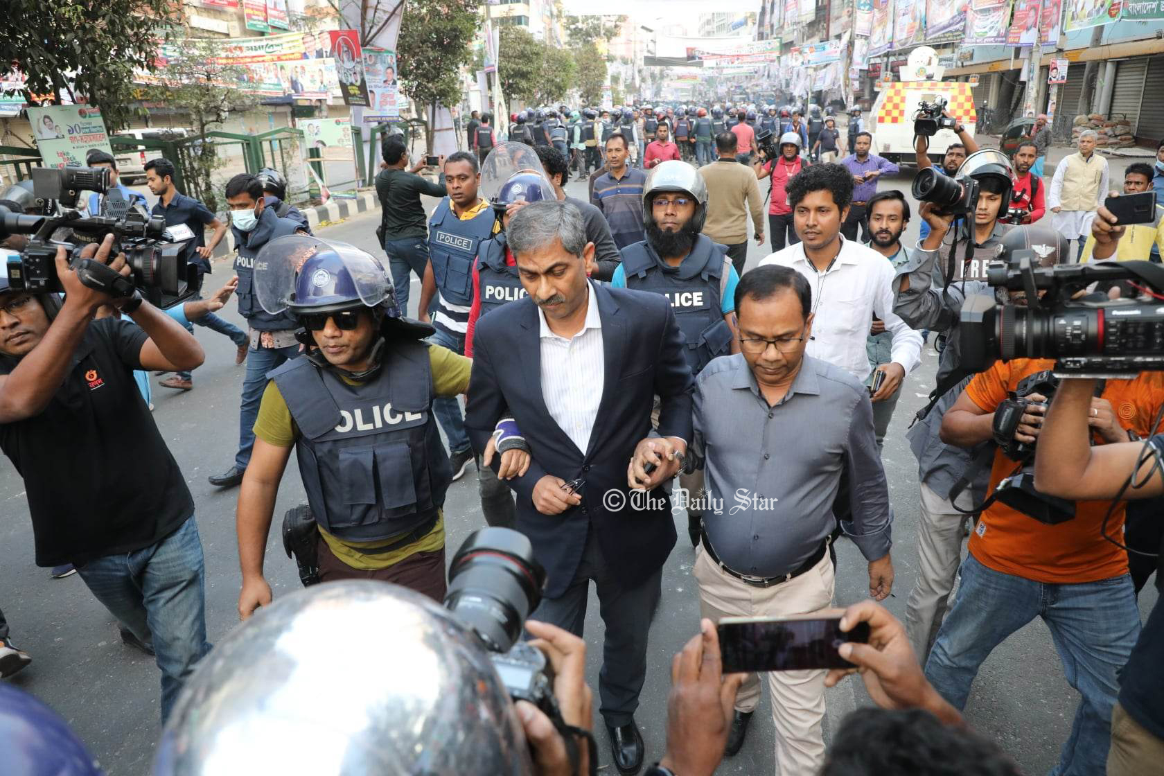 ‘এ্যানিকে পুলিশ কমিশনার ডেকে নিয়ে গ্রেপ্তার করল, কাকে বিশ্বাস করবো’