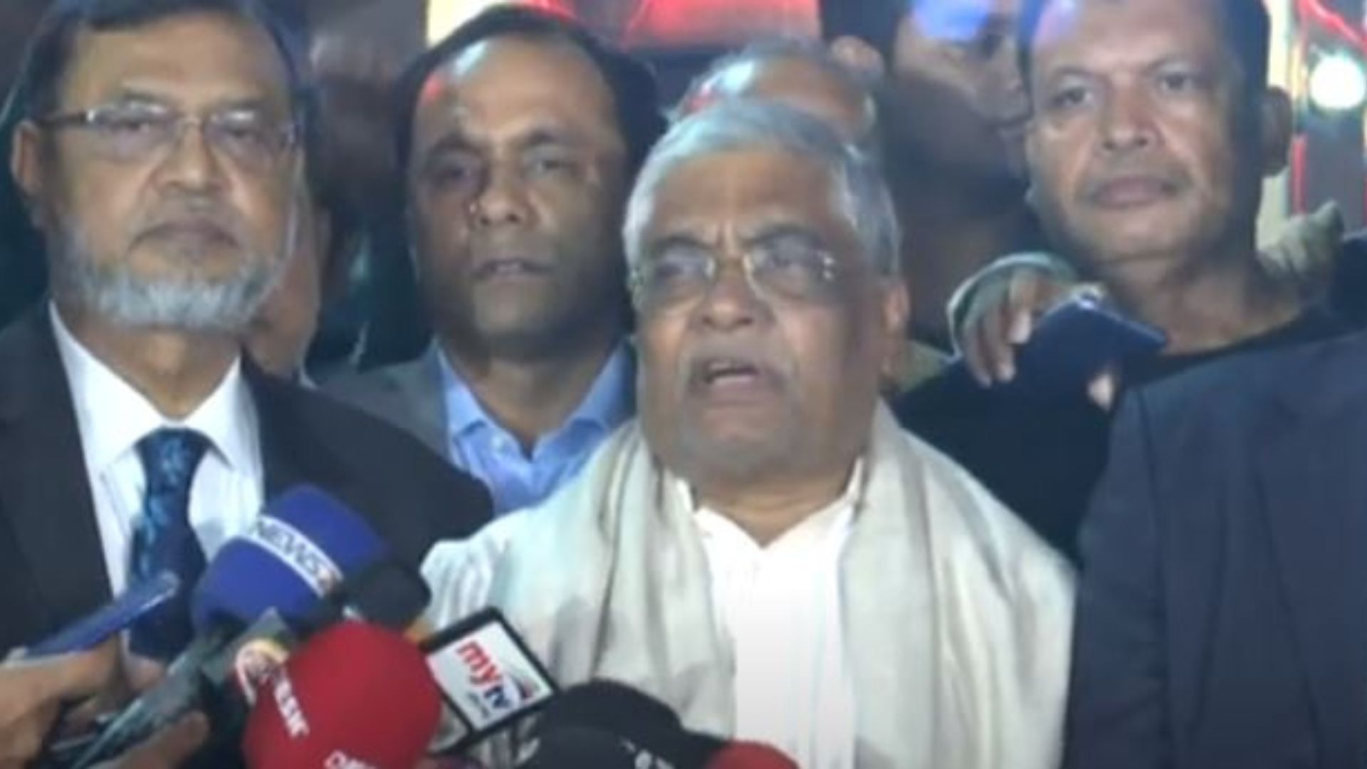 কমলাপুর স্টেডিয়াম চেয়েছে বিএনপি, পুলিশ বলেছে বাঙলা কলেজ