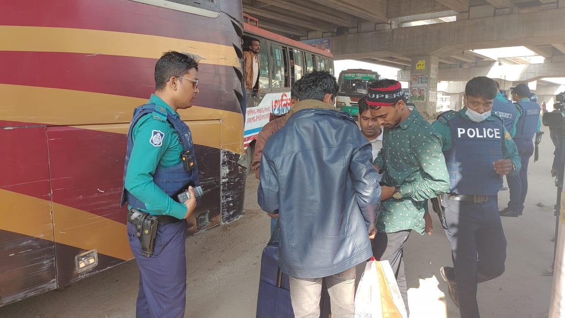 গাজীপুর ও মানিকগঞ্জে সড়ক-মহাসড়কে যানবাহন কম, চলছে তল্লাশি &nbsp;