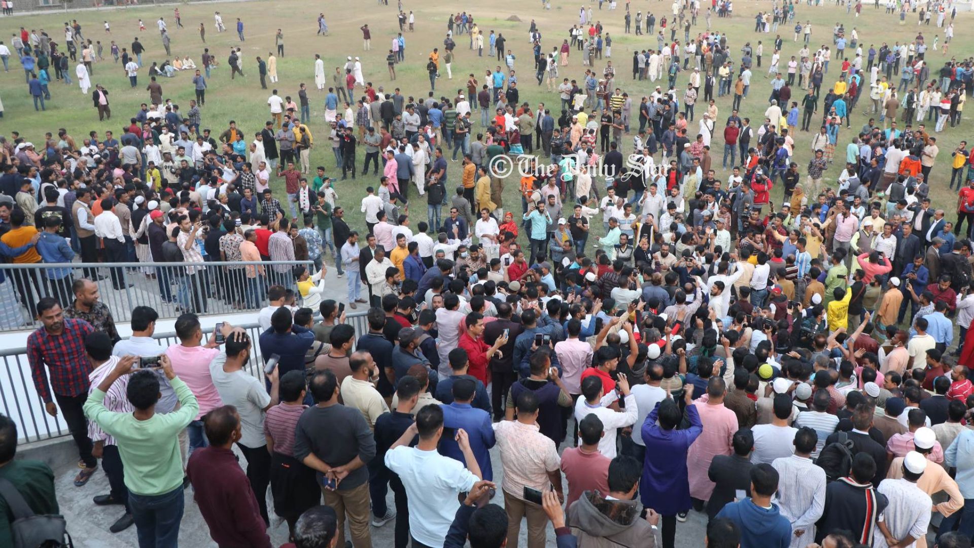 গোলাপবাগ মাঠে জড়ো হচ্ছেন বিএনপি নেতাকর্মীরা