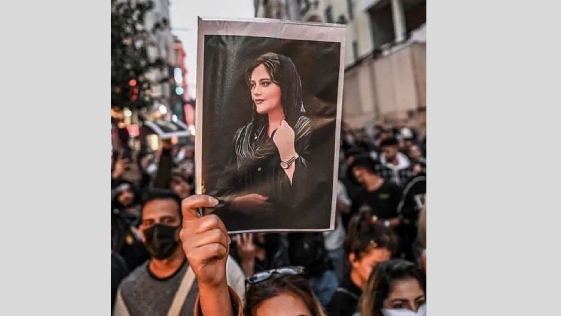 ইরানে ১০০ বিক্ষোভকারীর মৃত্যুদণ্ডের আশঙ্কা