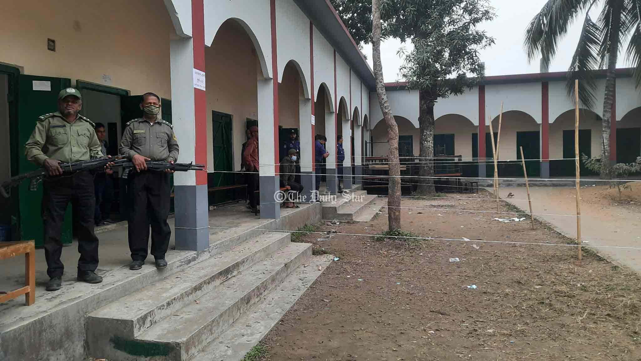 ৬ আসনে উপনির্বাচনের ভোট চলছে, প্রার্থী ‘নিখোঁজে’ নজর ব্রাহ্মণবাড়িয়ায়