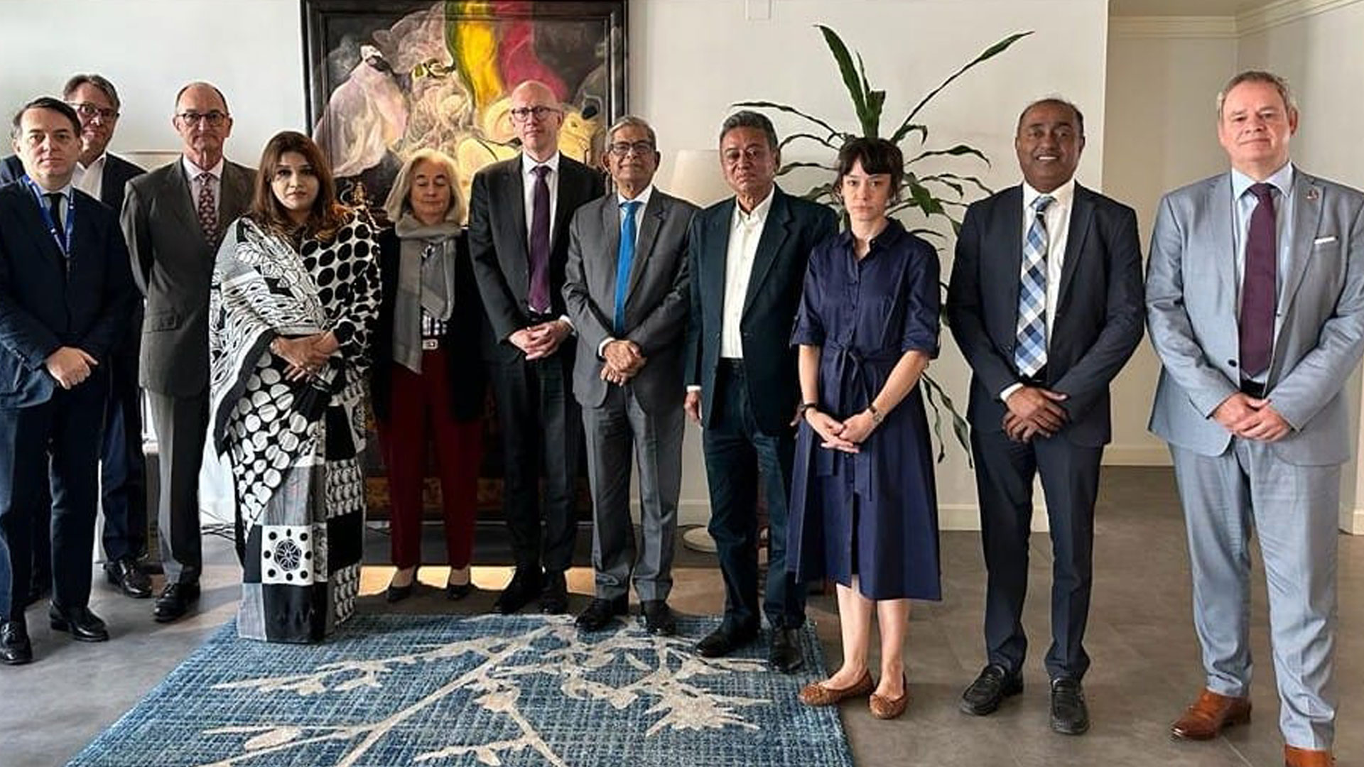 আ. লীগের অধীনে নির্বাচনে যাবে না, ইইউকে জানাল বিএনপি