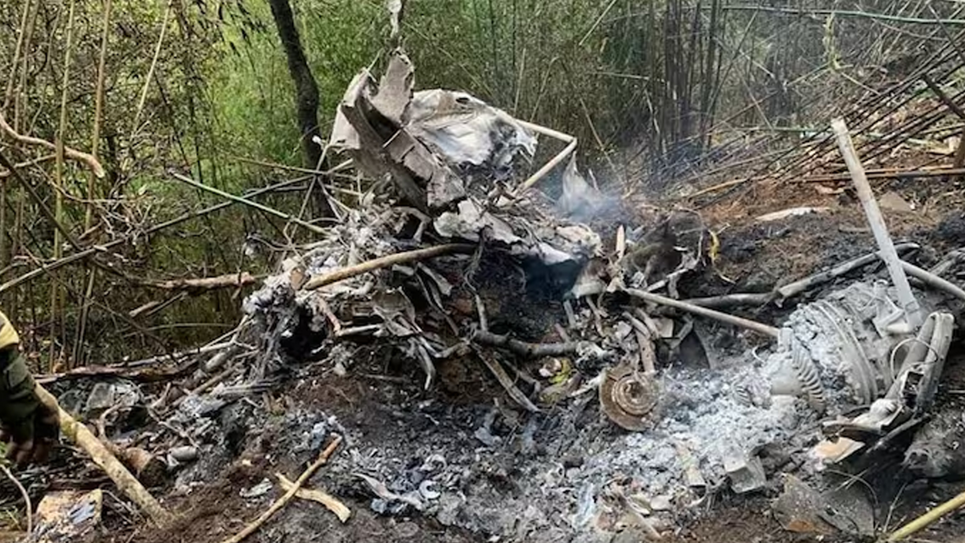 অরুণাচলে ভারতীয় সেনাবাহিনীর হেলিকপ্টার বিধ্বস্ত, ২ পাইলট নিহত