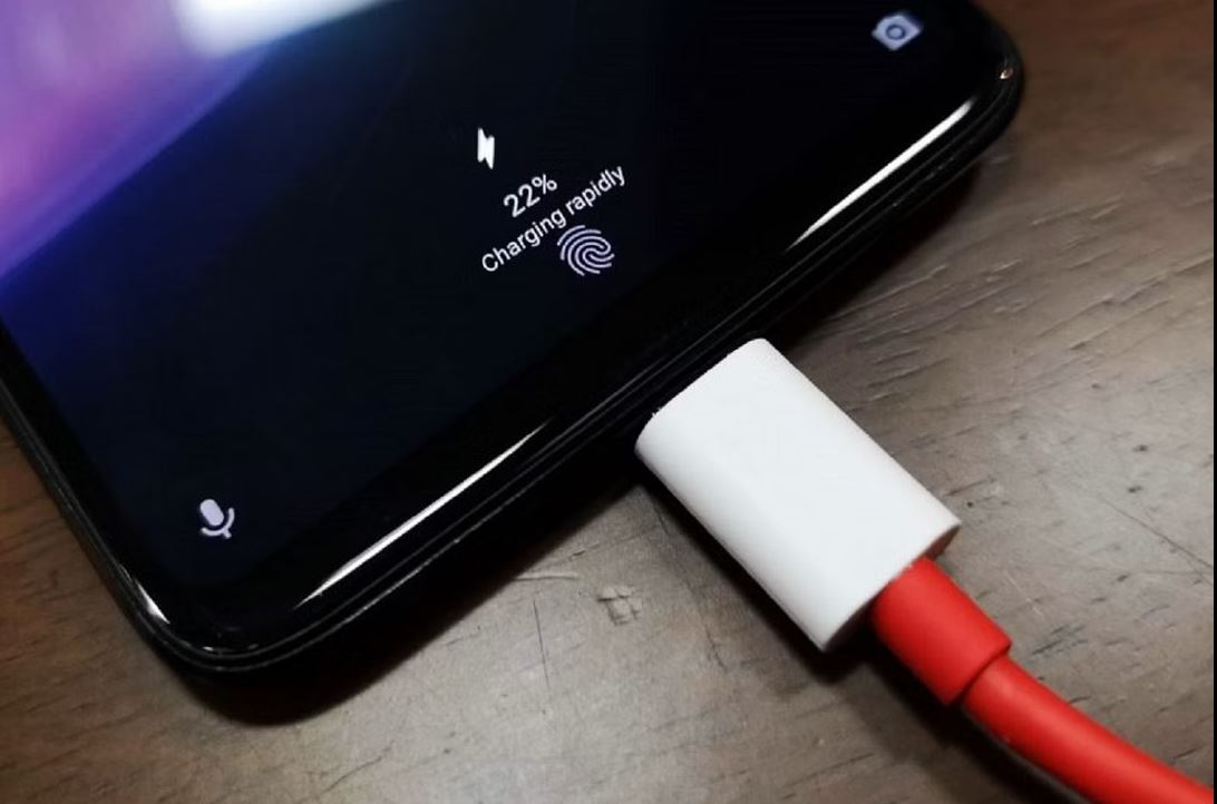 ফাস্ট চার্জিং কি ব্যাটারির ক্ষতি করে