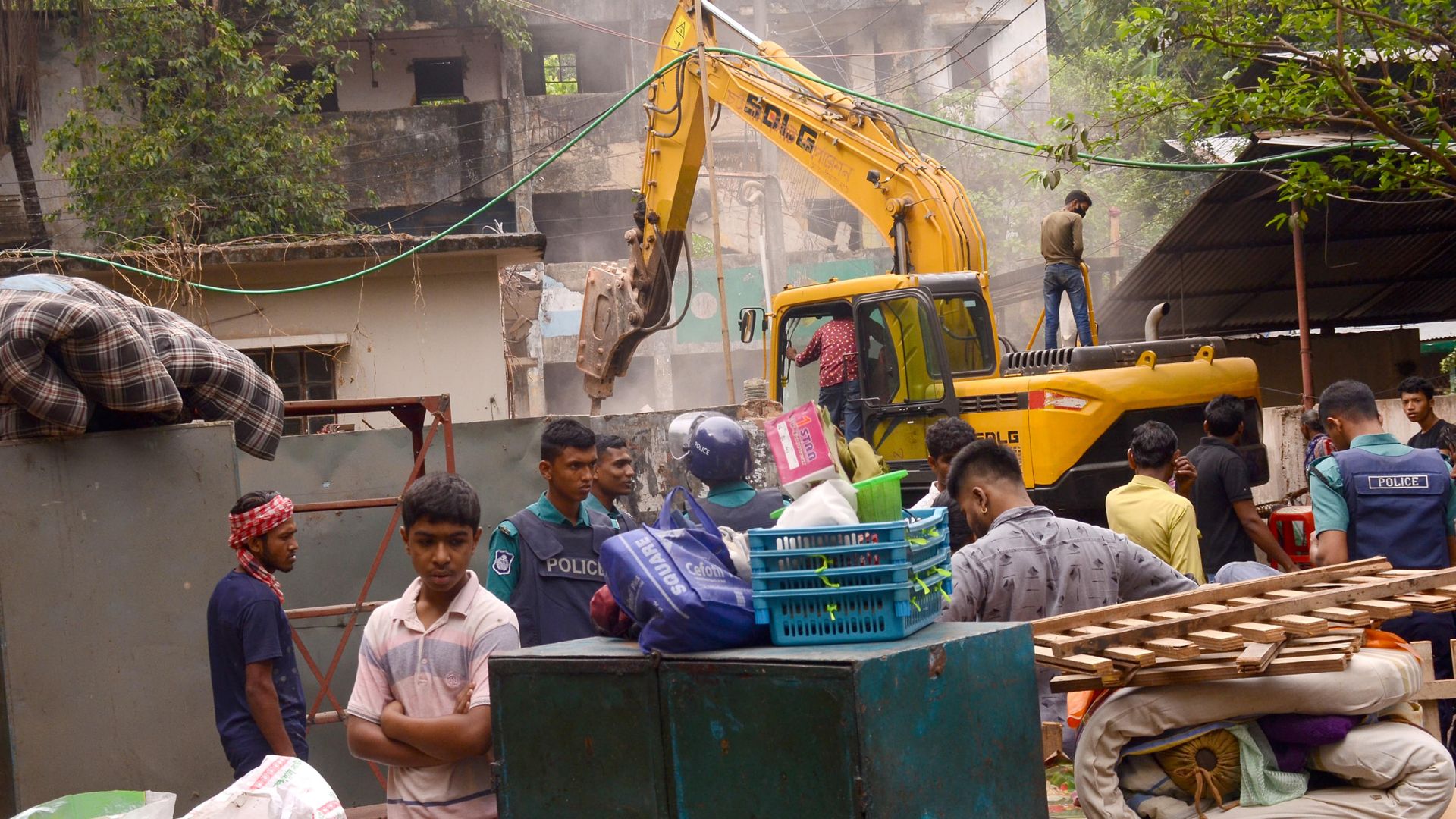 চমেক বার্ন ইউনিট প্রকল্প এলাকায় ৩০০ অবৈধ স্থাপনা উচ্ছেদ