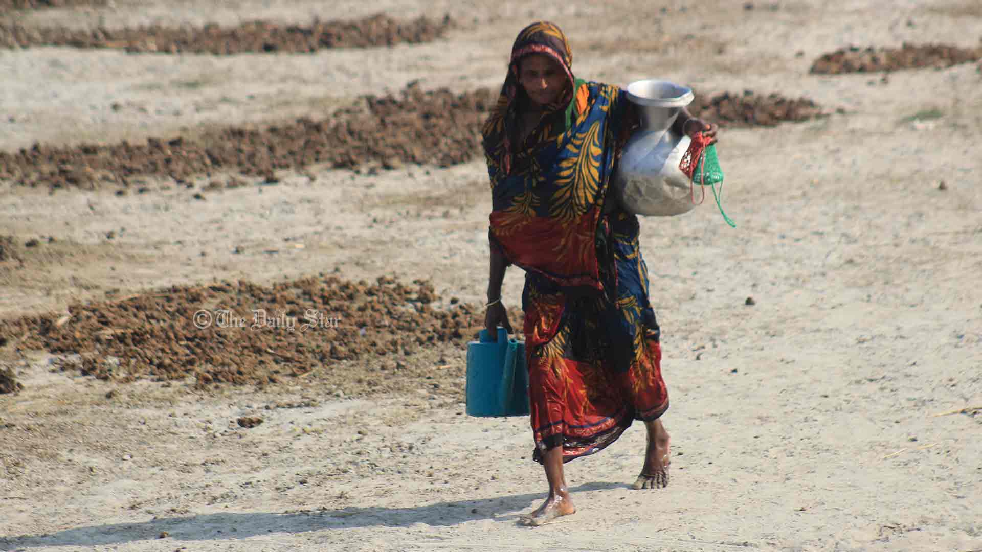নদের পানিতেই রান্না হয় ব্রহ্মপুত্রপাড়ের মানুষের