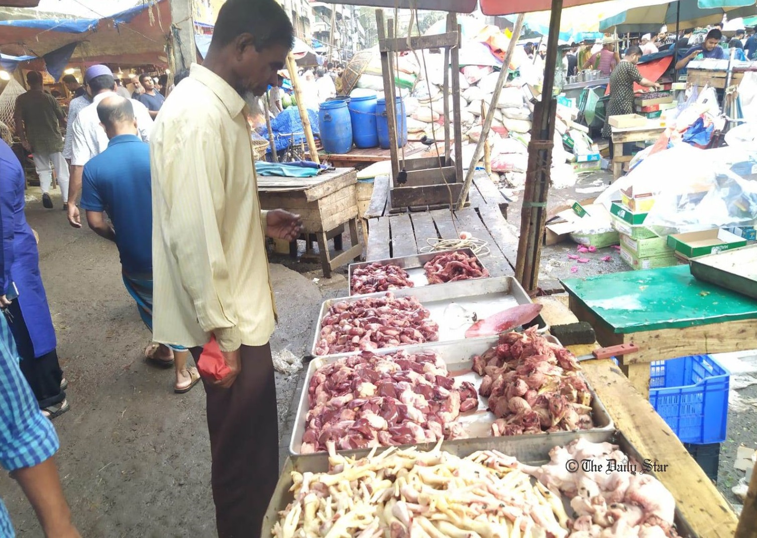 ‘রোজায় গিলা-কলিজার দামও বেড়ে গেছে, মুরগির পা কিনে ফিরতে হলো’ 