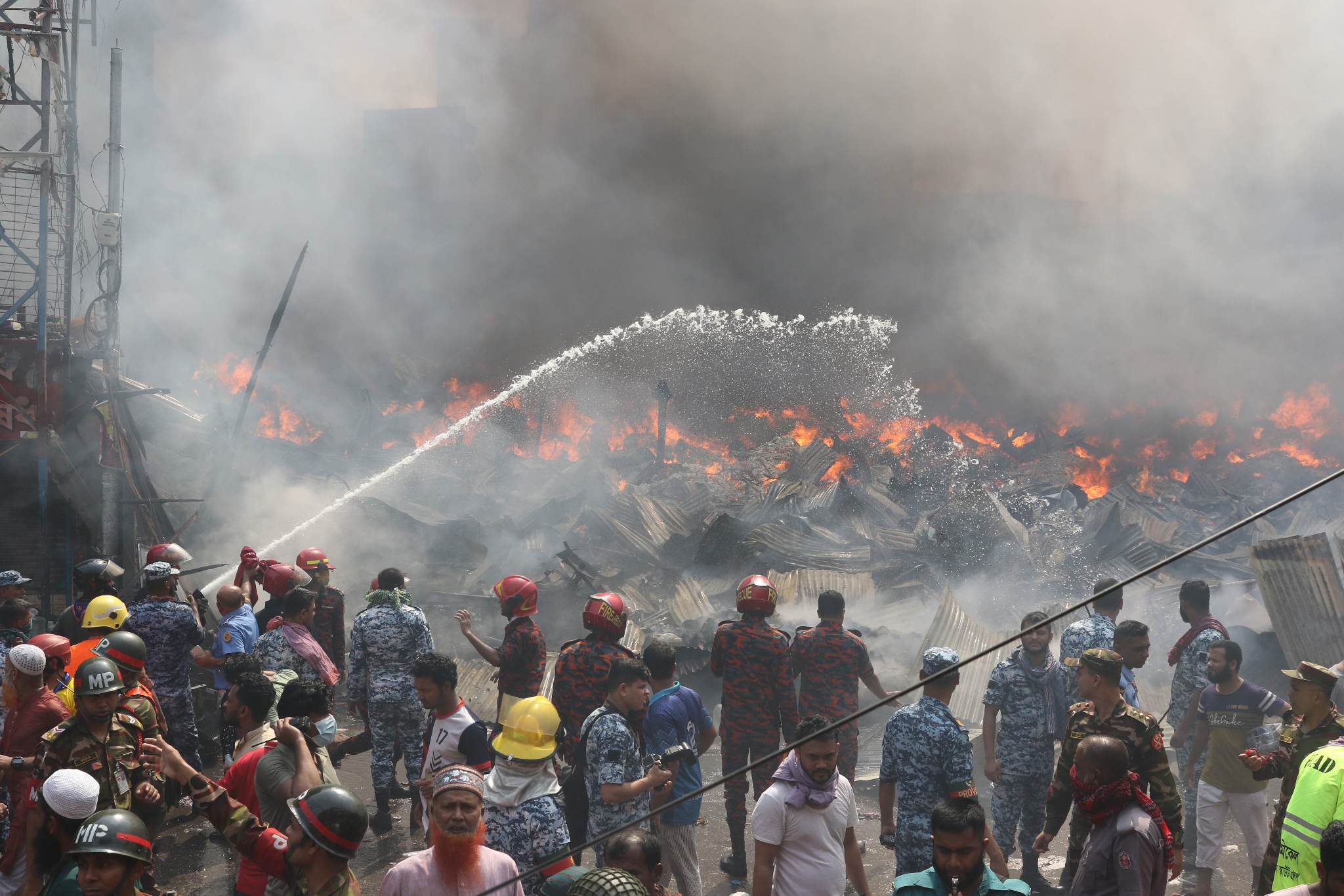 দোকানদারদের হামলায় ফায়ার সার্ভিস সদর দপ্তরের ৪ কর্মী আহতের অভিযোগ