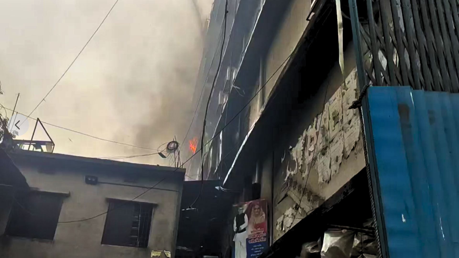 ১১ ঘণ্টা পরও ধোঁয়া-আগুন অ্যানেক্সকো টাওয়ারে