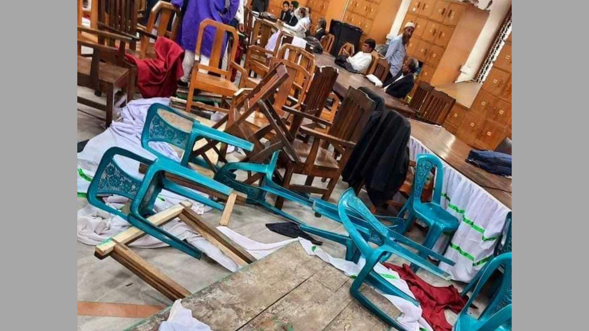 সুপ্রিম কোর্ট আইনজীবী সমিতির ইফতারে ভাঙচুর, ধাওয়া-পাল্টা ধাওয়া