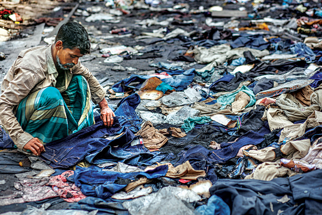 খোলা জায়গায় দোকান চালাতে পারবেন ব্যবসায়ীরা