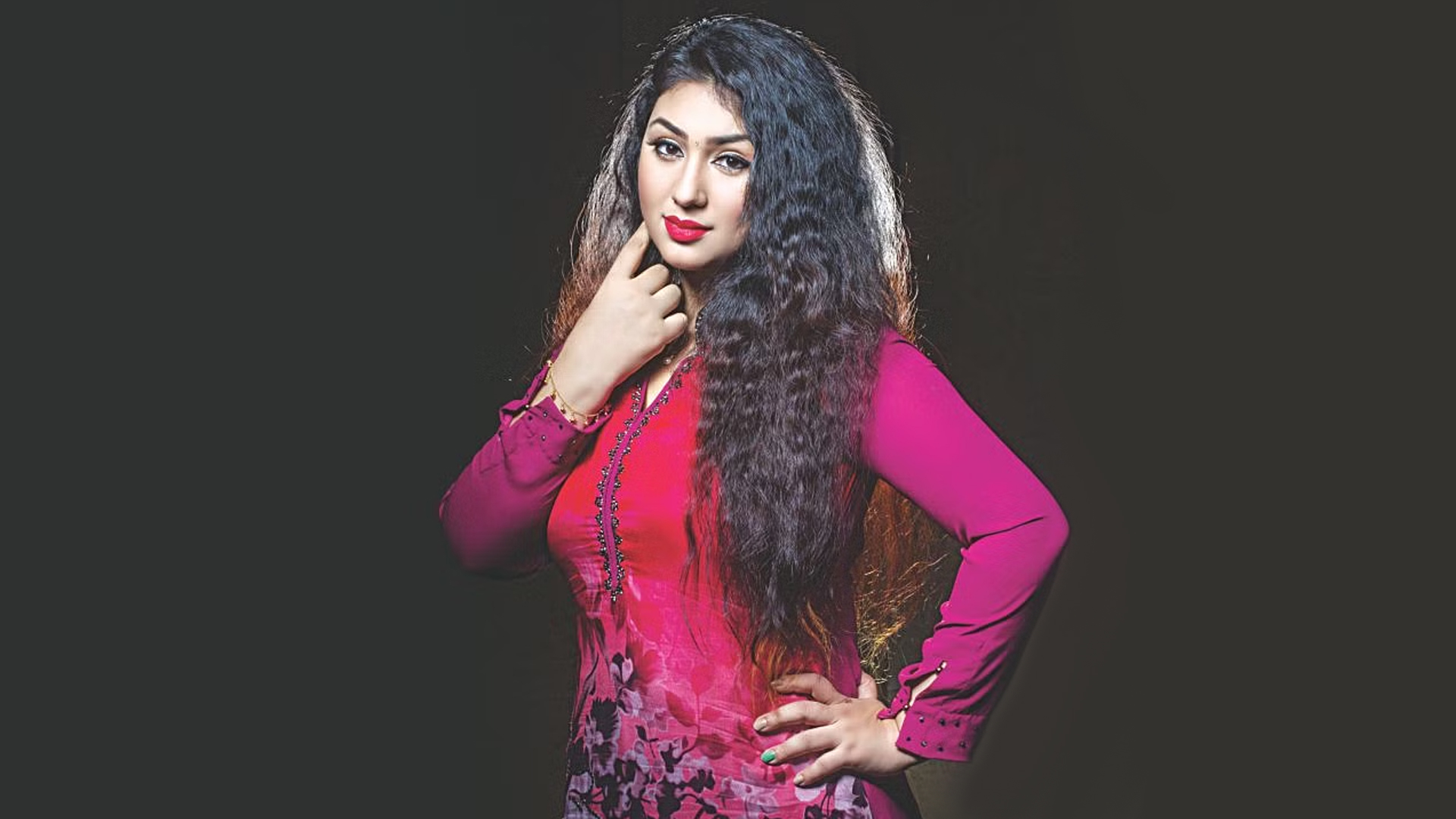 ‘লাল শাড়ি’র অপেক্ষায় অপু বিশ্বাস