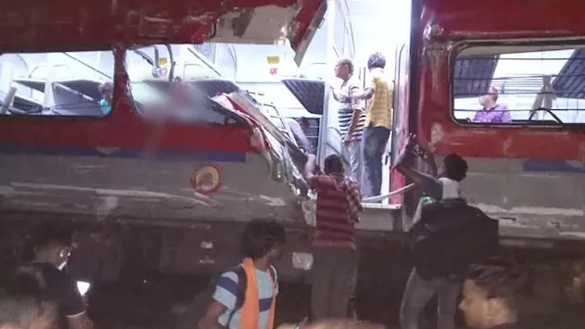 ওডিশায় ট্রেন দুর্ঘটনায় নিহত বেড়ে ৫০, আহত ৩৫০