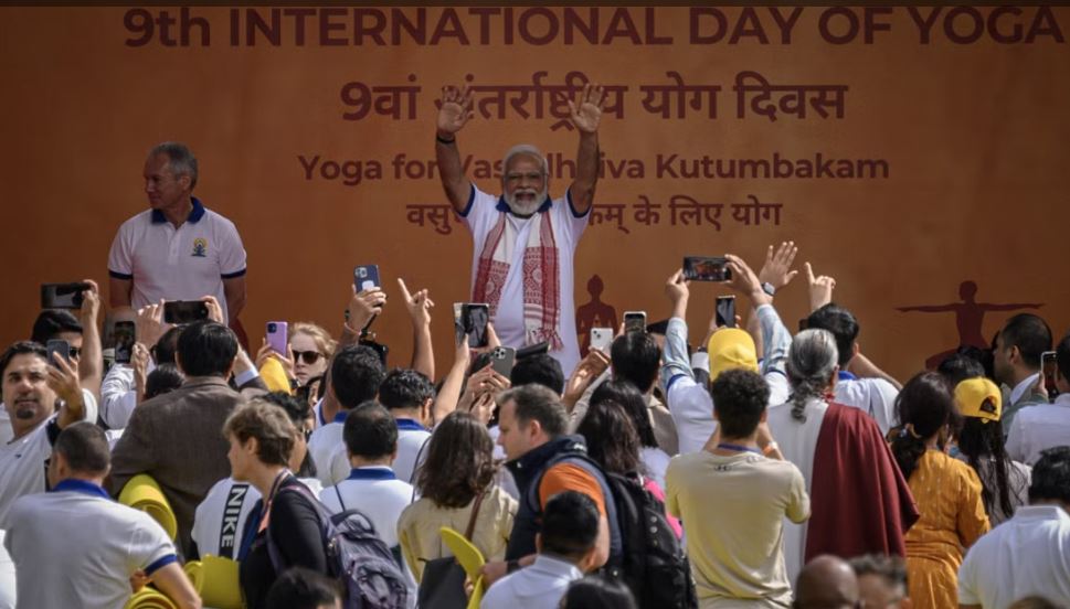 নিউইয়র্কে রেকর্ড গড়ল মোদির যোগব্যায়ামের অনুষ্ঠান