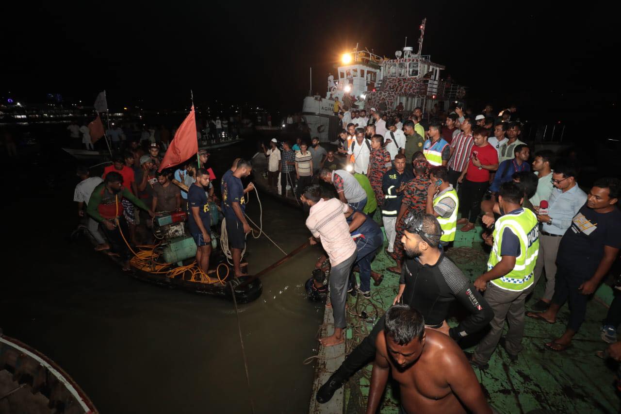 বুড়িগঙ্গায় ওয়াটার বাসডুবি: ৩ জনের মরদেহ উদ্ধার