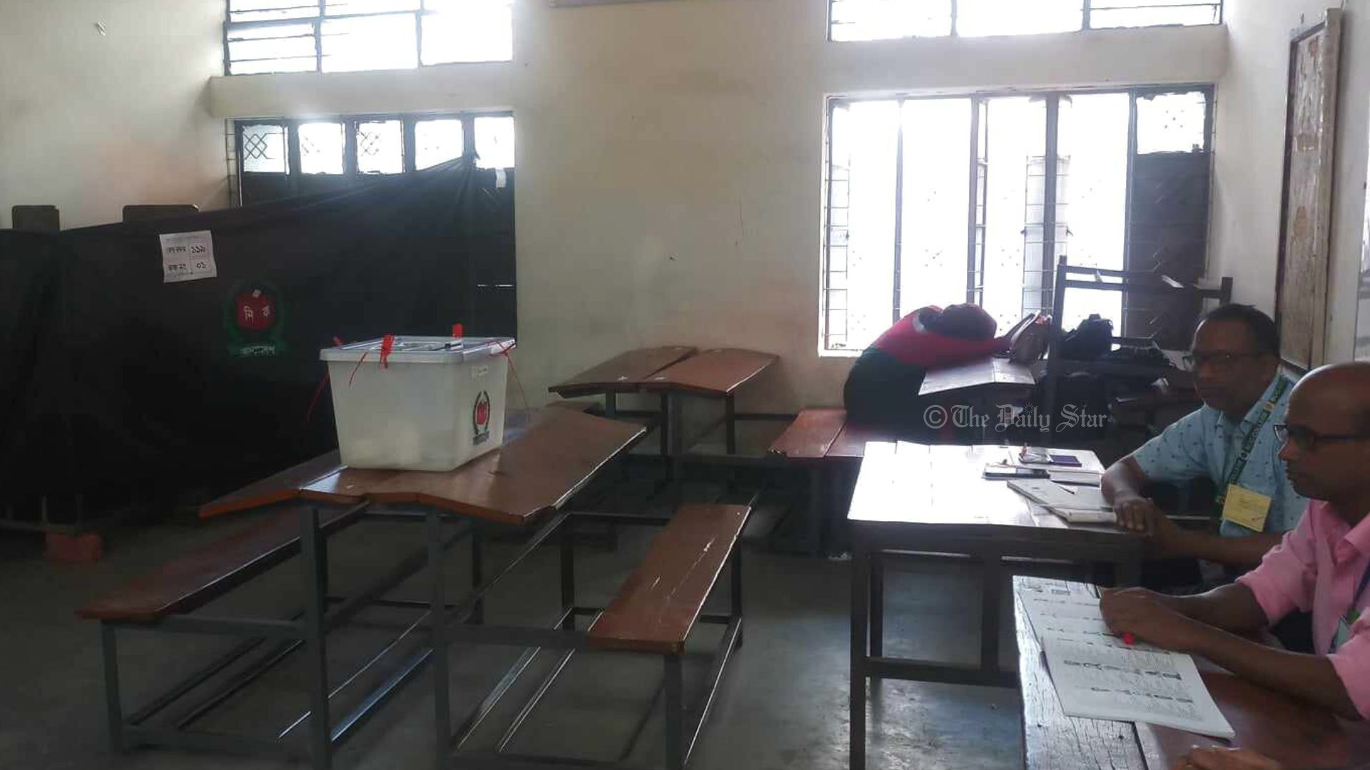 একটি ভোটকক্ষের চিত্র