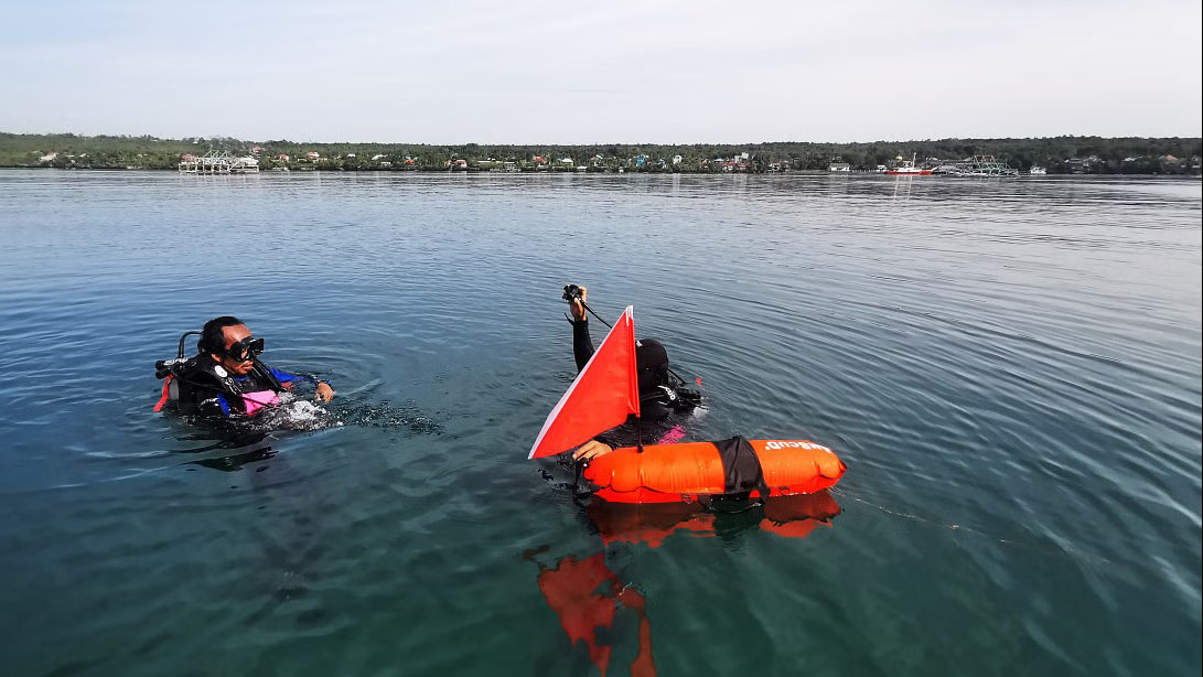 ইন্দোনেশিয়ায় নৌকা ডুবে ১৫ জনের মৃত্যু, নিখোঁজ ১৯