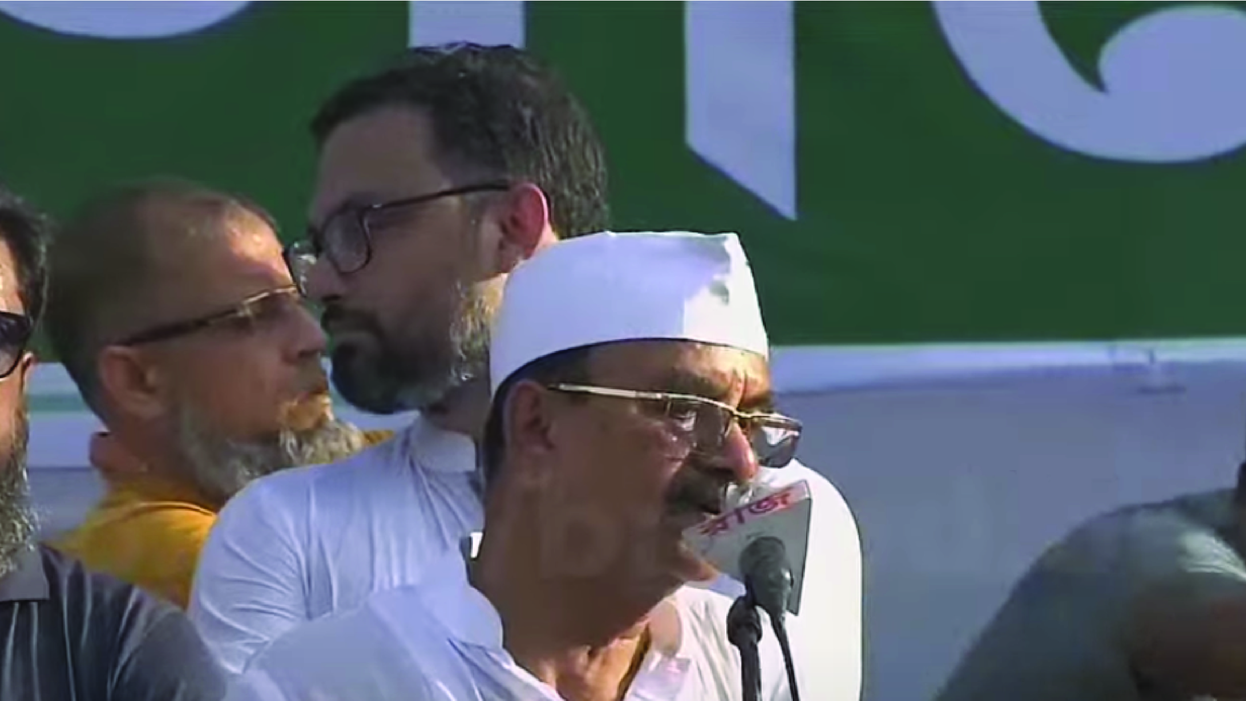 ‘শেখ হাসিনার পদত্যাগ ছাড়া ঘরে ফিরে যাব না’