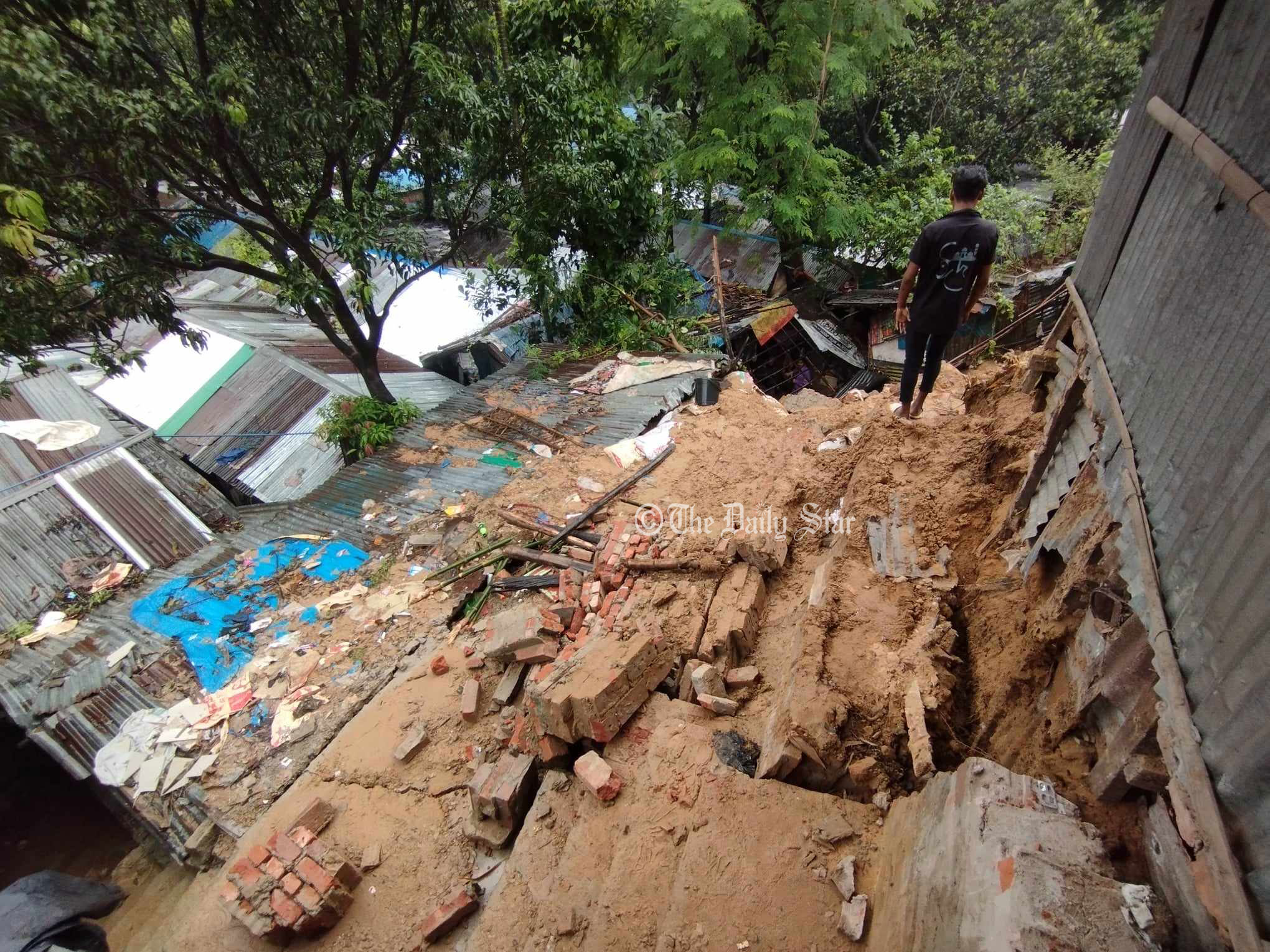 পাহাড় ধসে স্বামী-সন্তান হারানো শরীফা বললেন ‘কারে নিয়ে বাঁচমু’