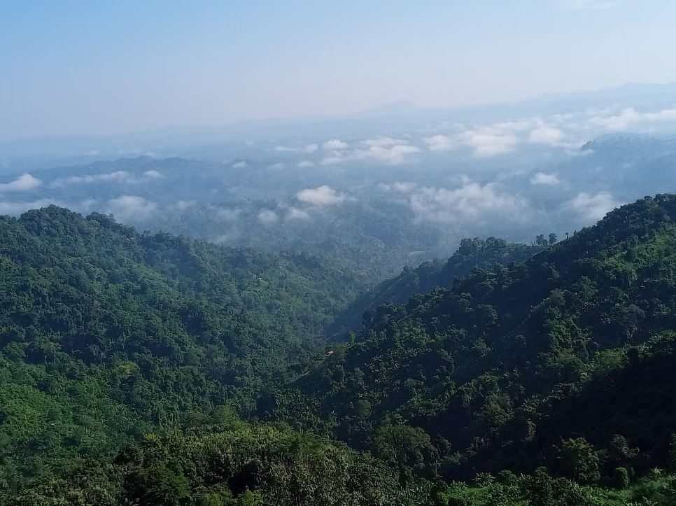 পাহাড়ে ঘুরতে গেলে যেসব বিষয়ে সতর্ক থাকবেন