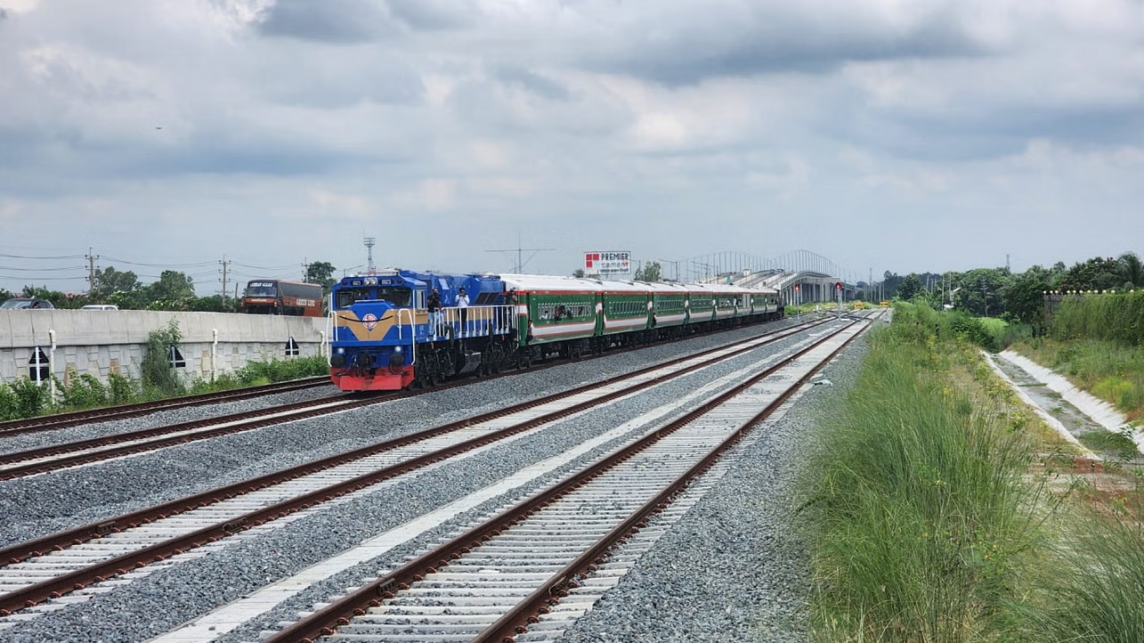 পদ্মা সেতু পার হয়ে ভাঙ্গায় পৌঁছেছে ট্রায়াল ট্রেন