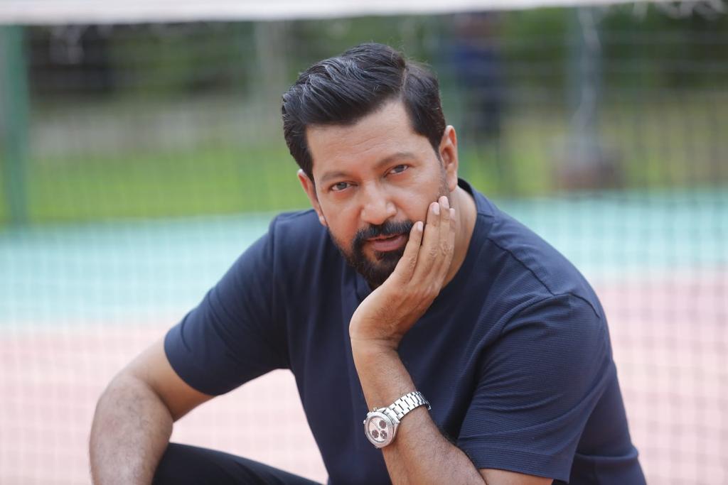 ওটিটিতে আসছেন মাহফুজ আহমেদ