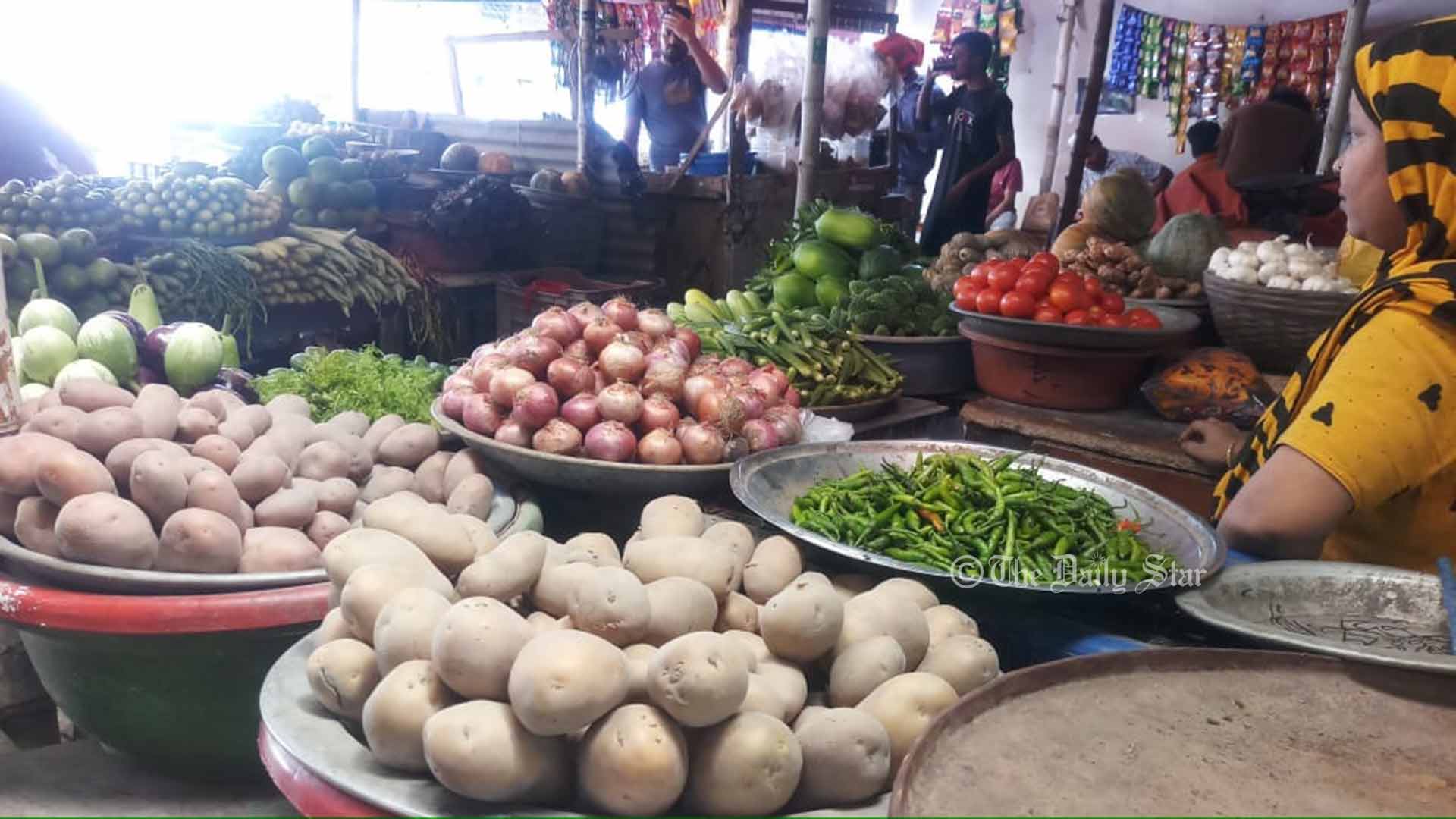 পেঁয়াজ-আলু-ডিম: বেঁধে দেওয়া দাম কার্যকর হয়নি বাজারে