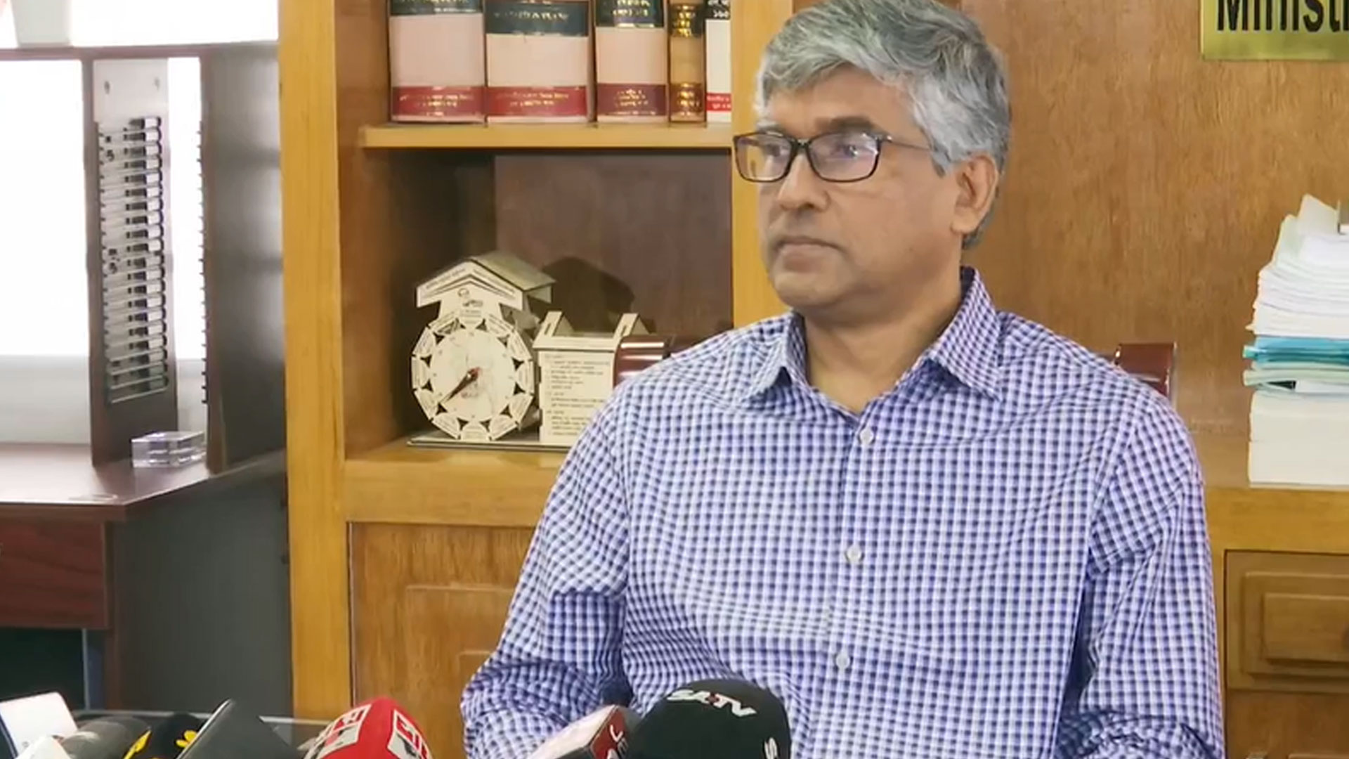 মানুষের আয় বাড়ার জন্যও ডিমের চাহিদা বাড়তে পারে: বাণিজ্য সচিব