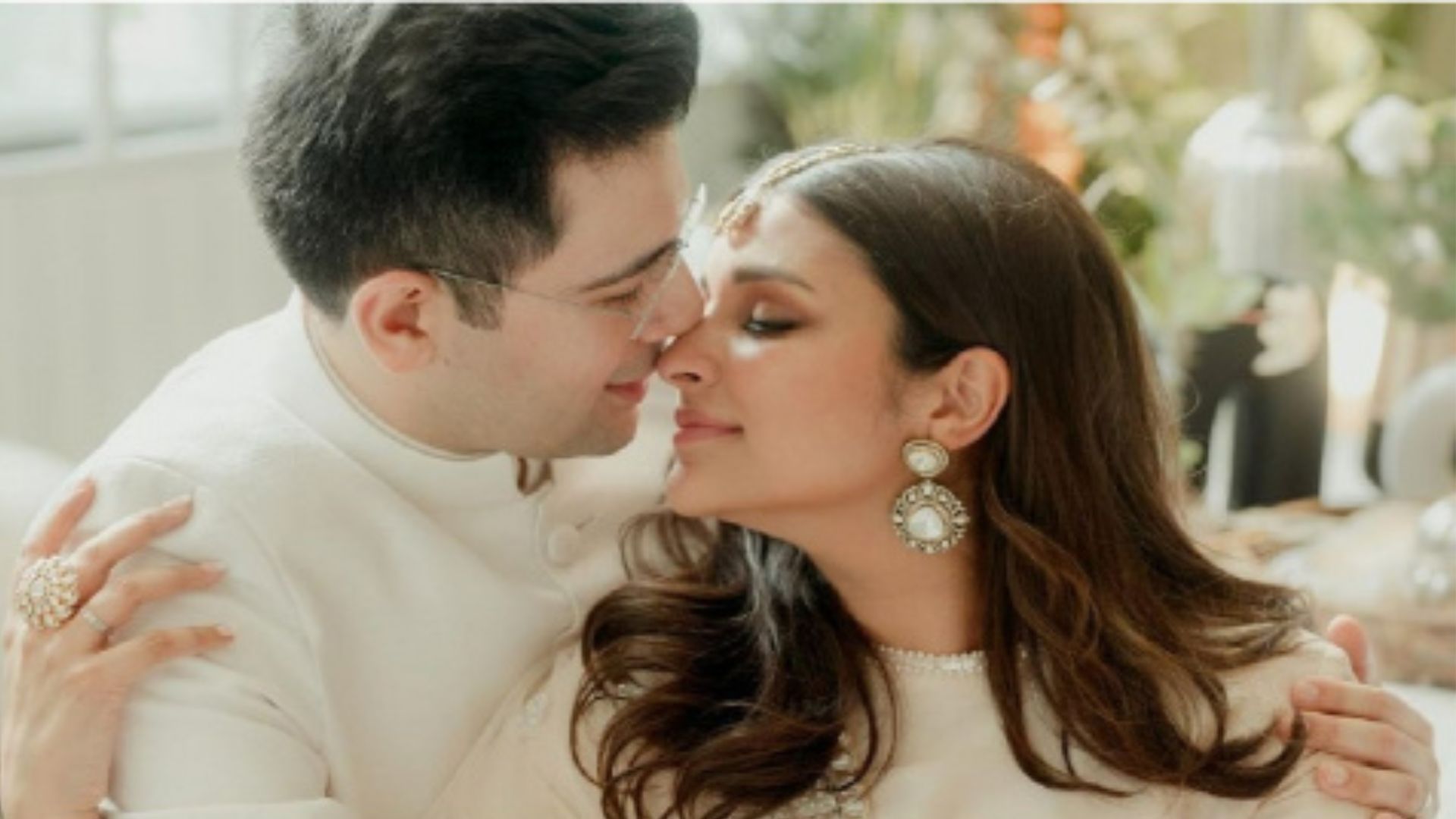 মোবাইল ক্যামেরায় নীলটেপ, ১০০ নিরাপত্তারক্ষীর ঘেরাটোপ: বিয়ের প্রস্তুতি পরিণীতি-রাঘবের